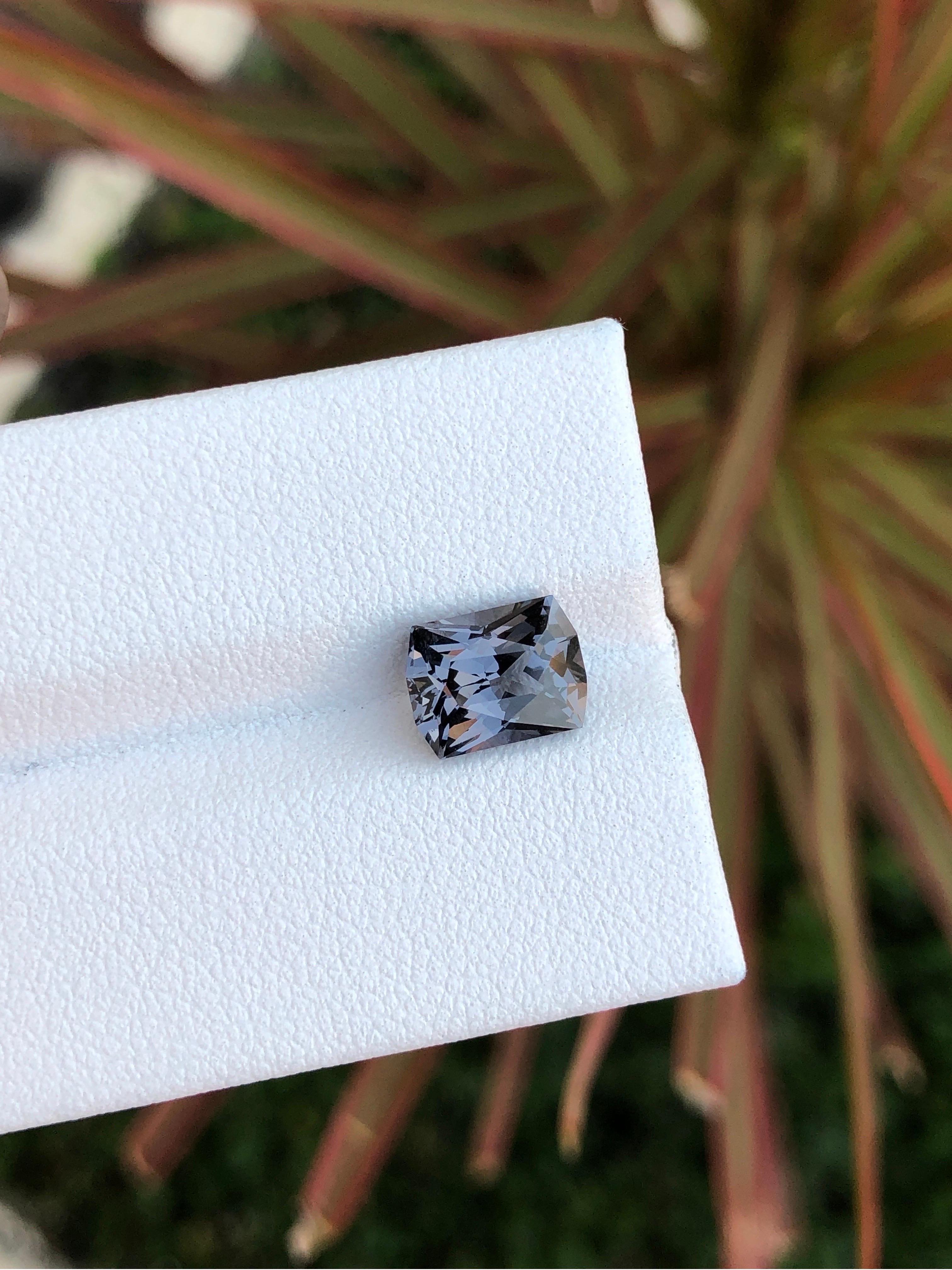 Beautiful precision cut grey spinel 2.35ct In New Condition In Bangkok, TH