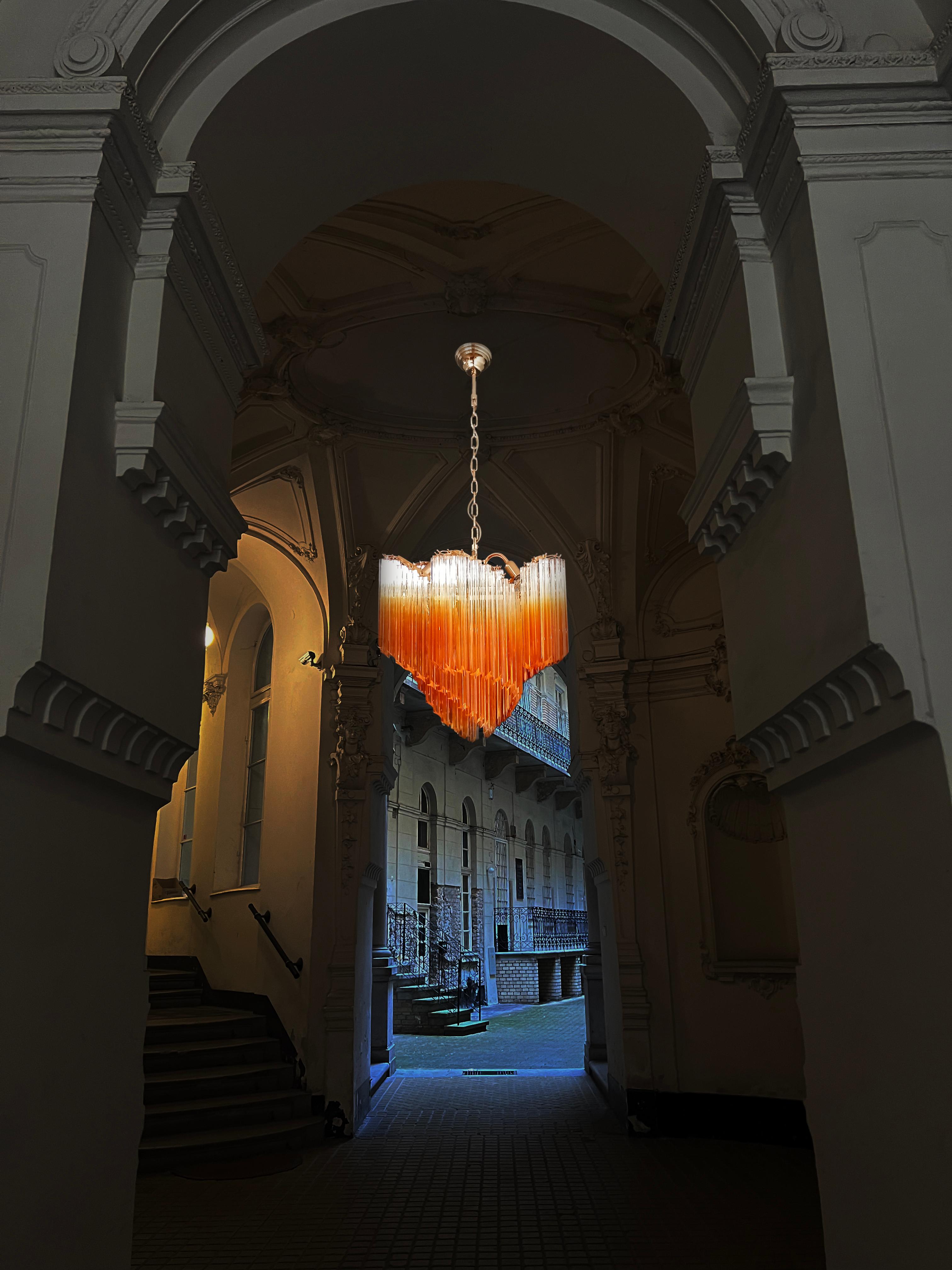 Magnifique lustre Quadriedri en verre de Murano avec prisme en ambre à 114 teintes  Bon état - En vente à Budapest, HU