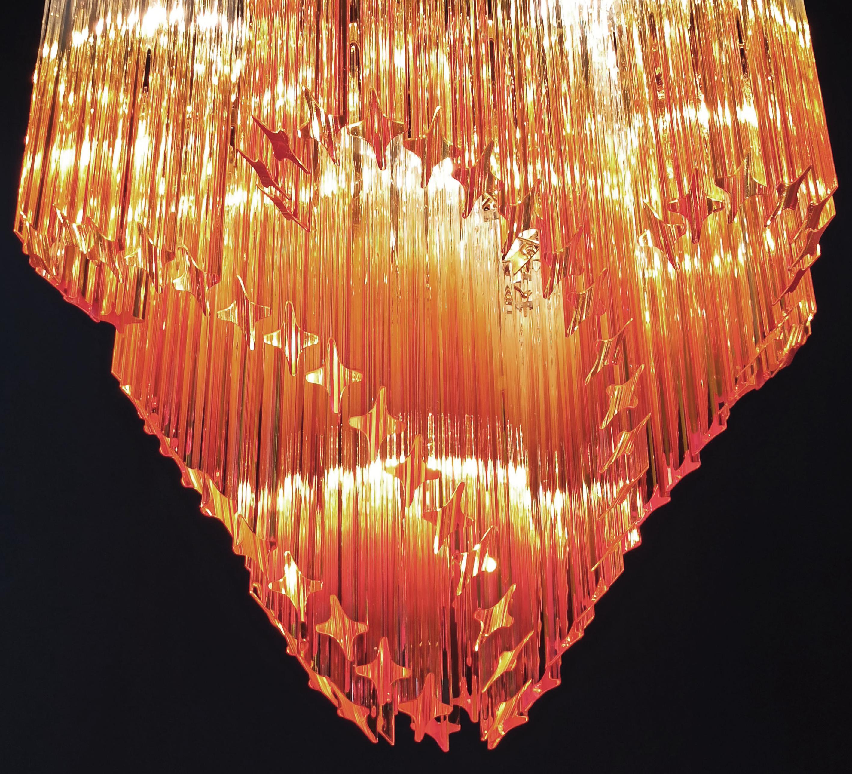 Fin du 20e siècle Magnifique lustre Quadriedri en verre de Murano avec prisme en ambre à 114 teintes  en vente