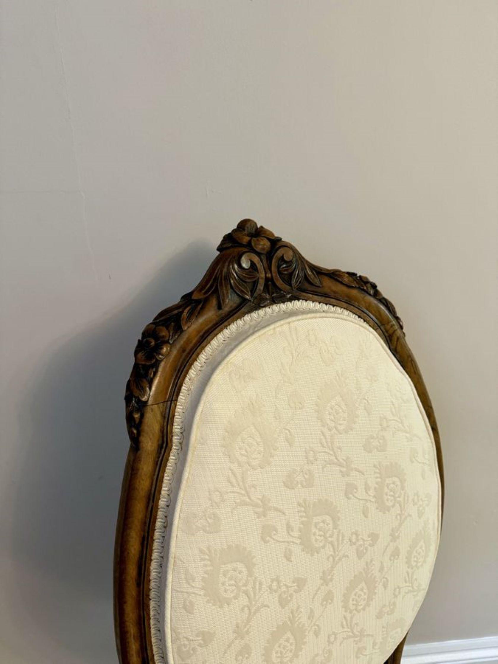 Silla de señora antigua victoriana de nogal tallado de gran calidad en venta 2