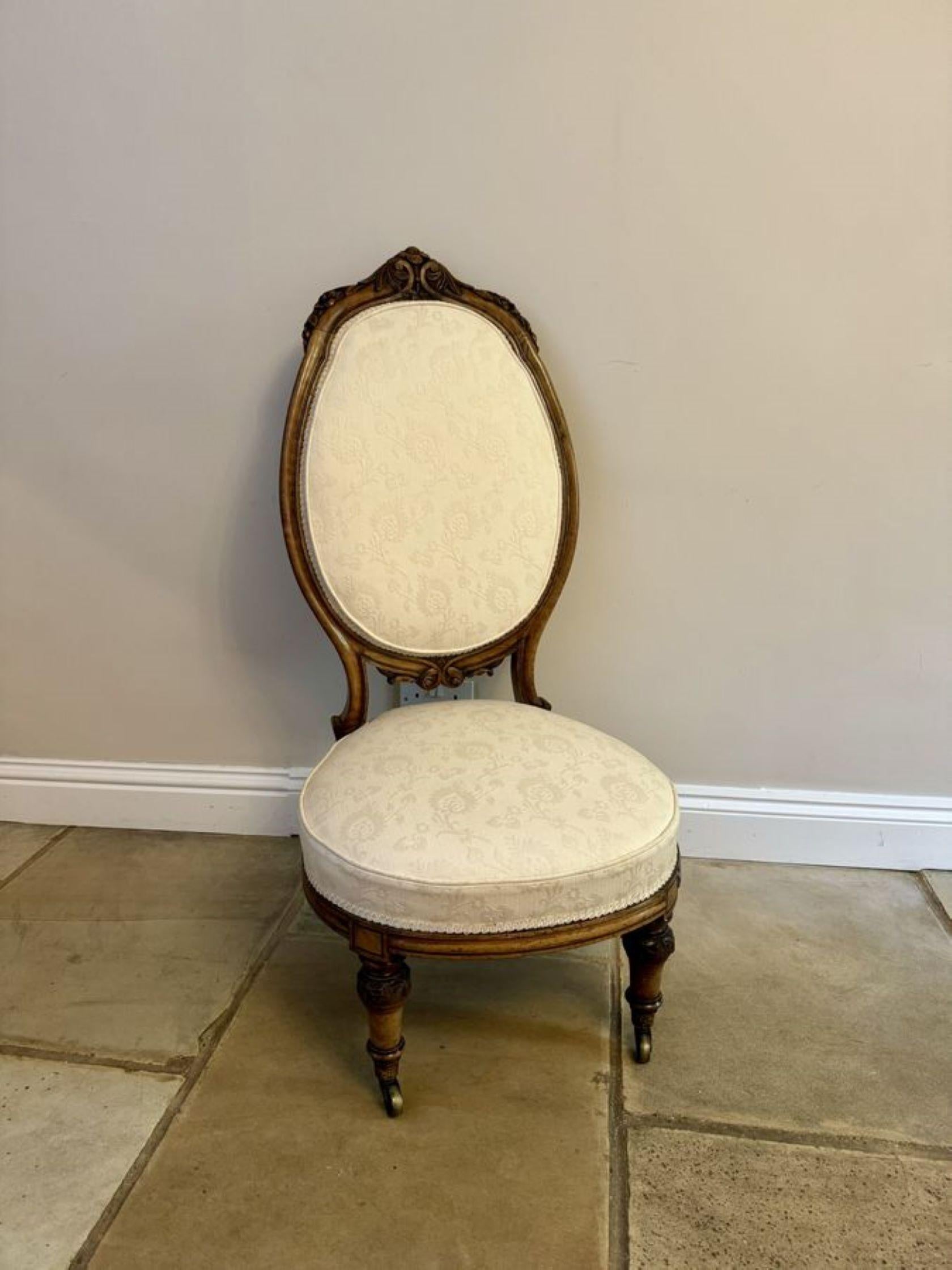 Silla de señora antigua victoriana de nogal tallado de gran calidad en venta 3