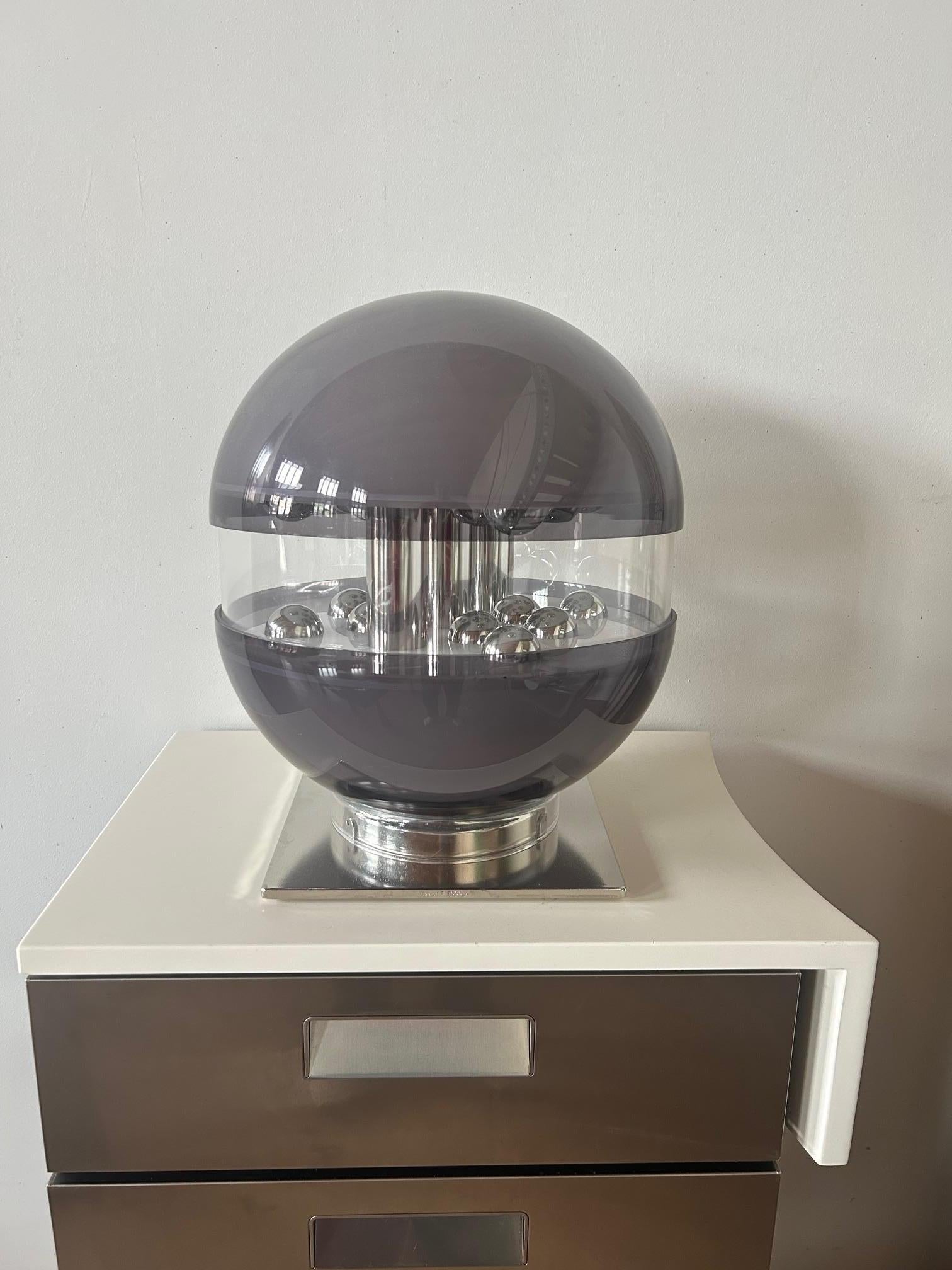 Beautiful and iconic Space Age light sculpture in plexiglass and steel 'Quasar' by Francesco Bocola for 'Stilnovo', Italy, 1970.
