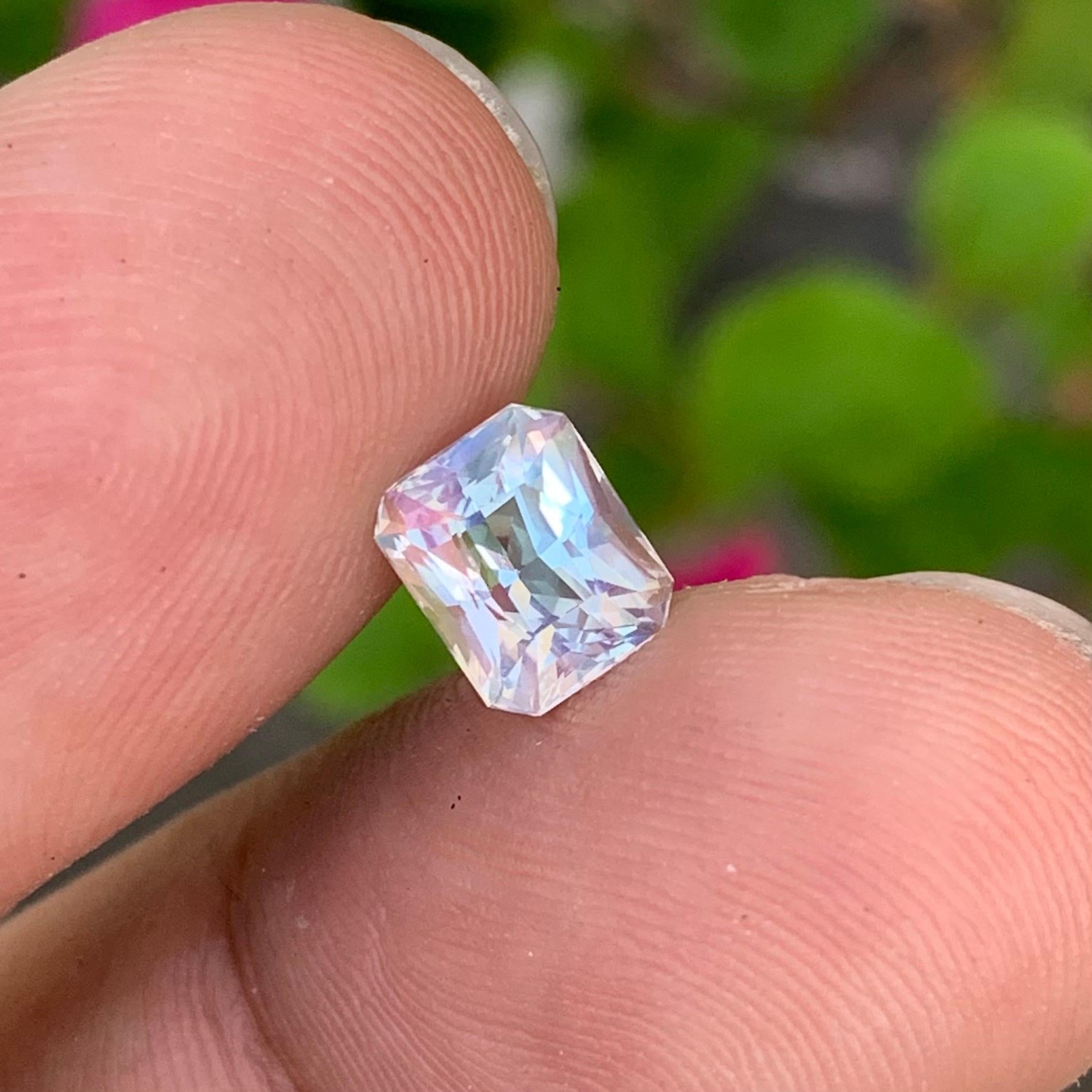 Bellissima pietra di luna arcobaleno 1,83 ct certificata ottagono del Madagascar In condizioni Nuovo in vendita a Bangkok, TH