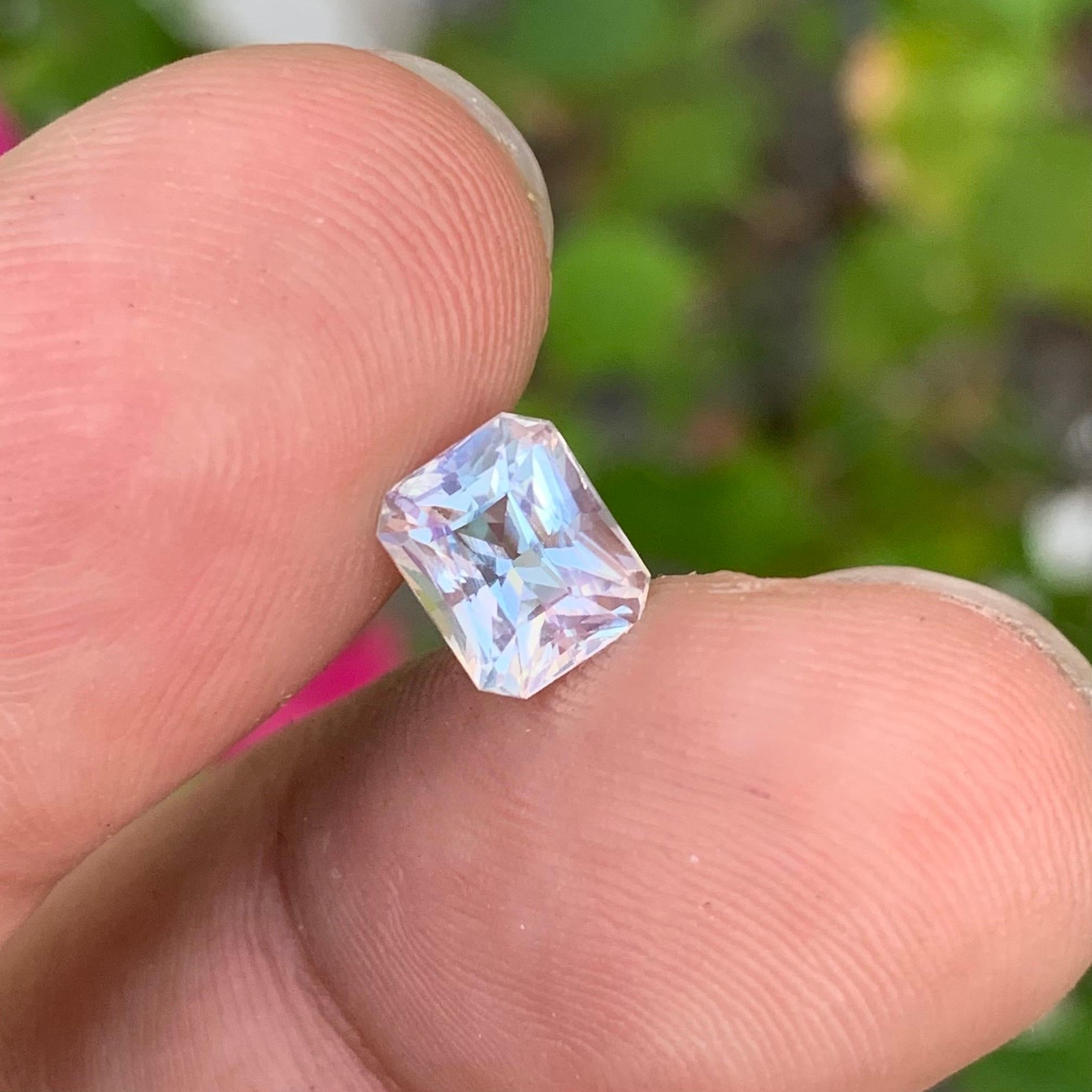 da uomo o donna Bellissima pietra di luna arcobaleno 1,83 ct certificata ottagono del Madagascar in vendita