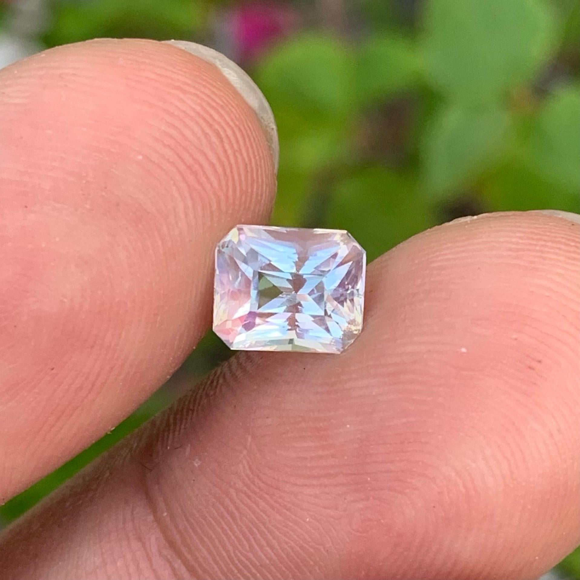 Bellissima pietra di luna arcobaleno 1,83 ct certificata ottagono del Madagascar in vendita 3
