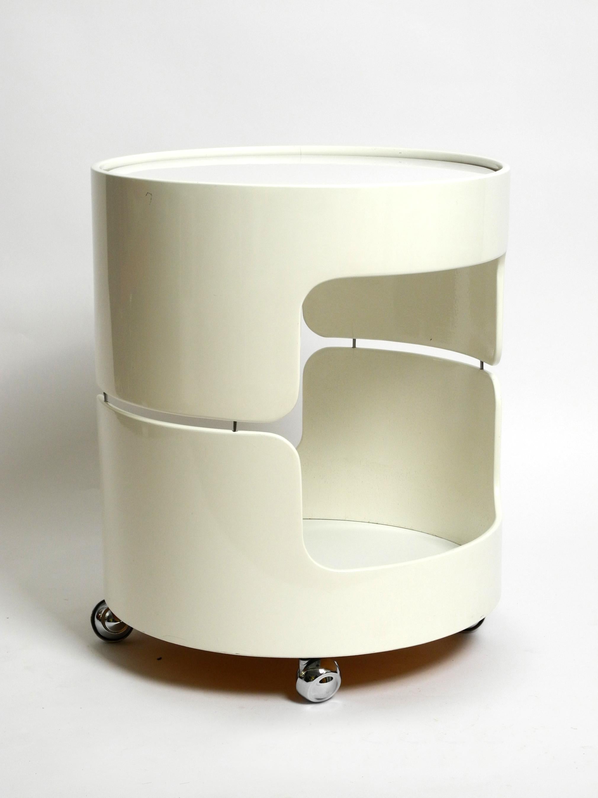 Magnifique table d'appoint ou de bar des années 1960, blanche et beige, avec roues, design de l'ère spatiale en vente 11