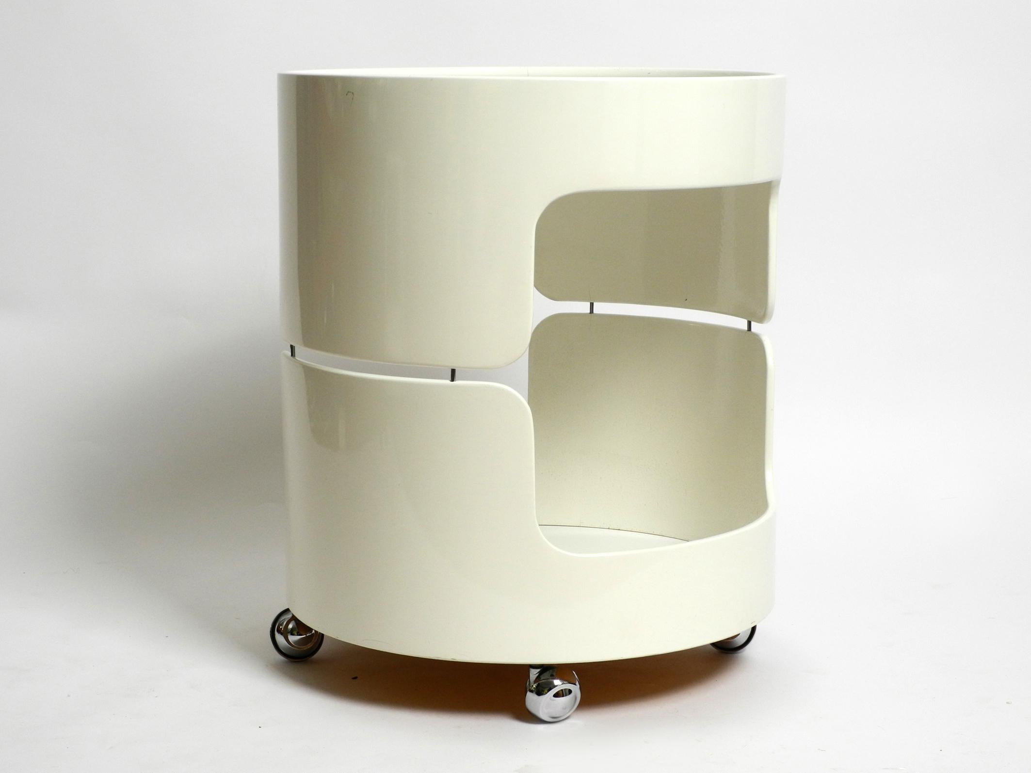 Beautiful, rare original 1960s white-beige side table by Opal made of plywood.
Fantastically beautiful Space Age design. With 4 wheels on the floor.
Very nice as a side table or bedside table or as a bar trolley.
Very good vintage condition with