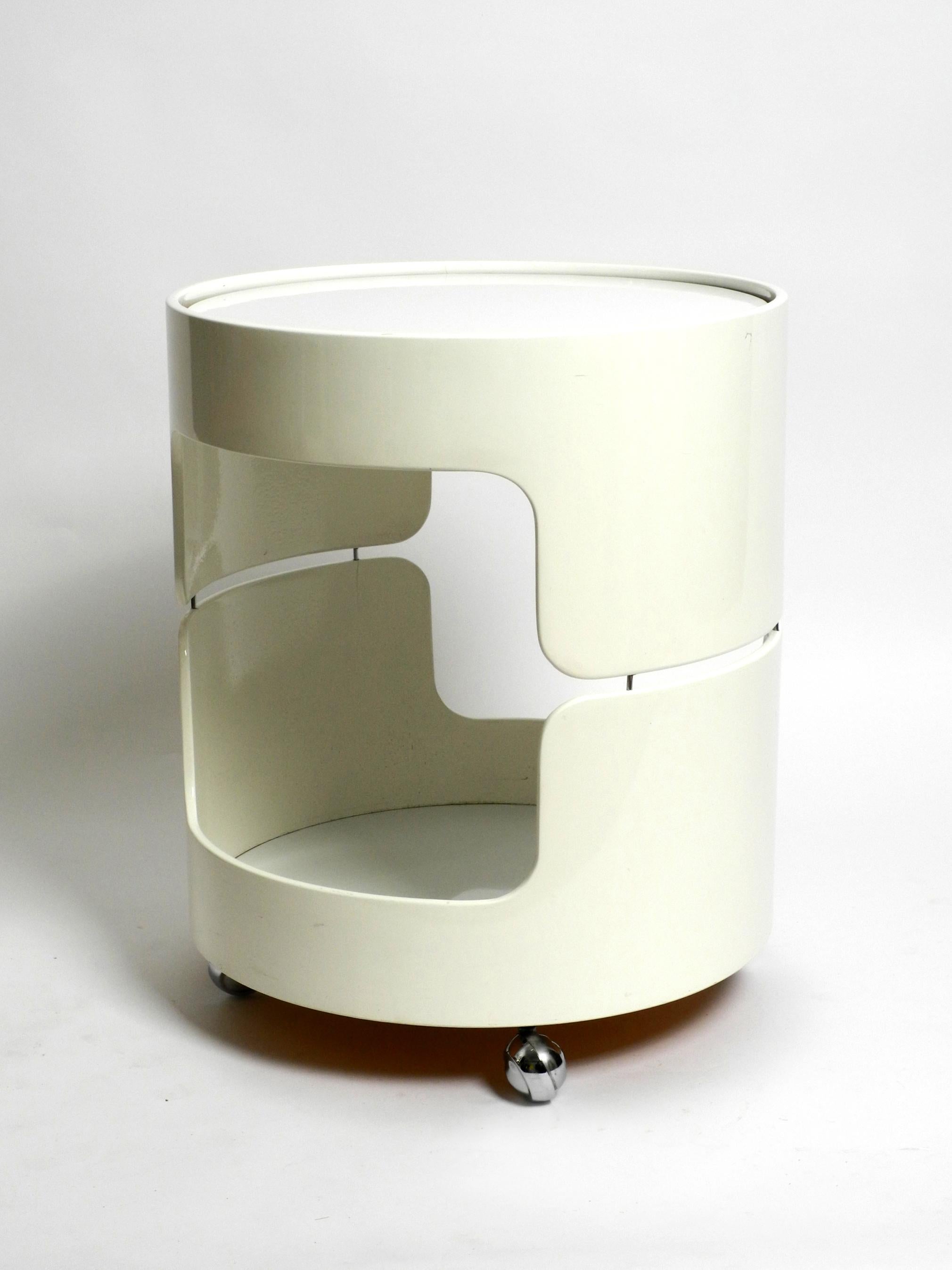 Magnifique table d'appoint ou de bar des années 1960, blanche et beige, avec roues, design de l'ère spatiale en vente 13
