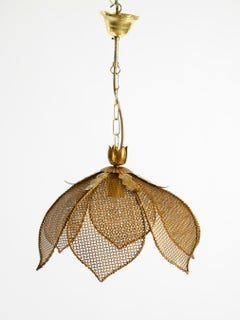 Bellissima e rara lampada da soffitto in ottone con design floreale della Reggenza degli anni '80