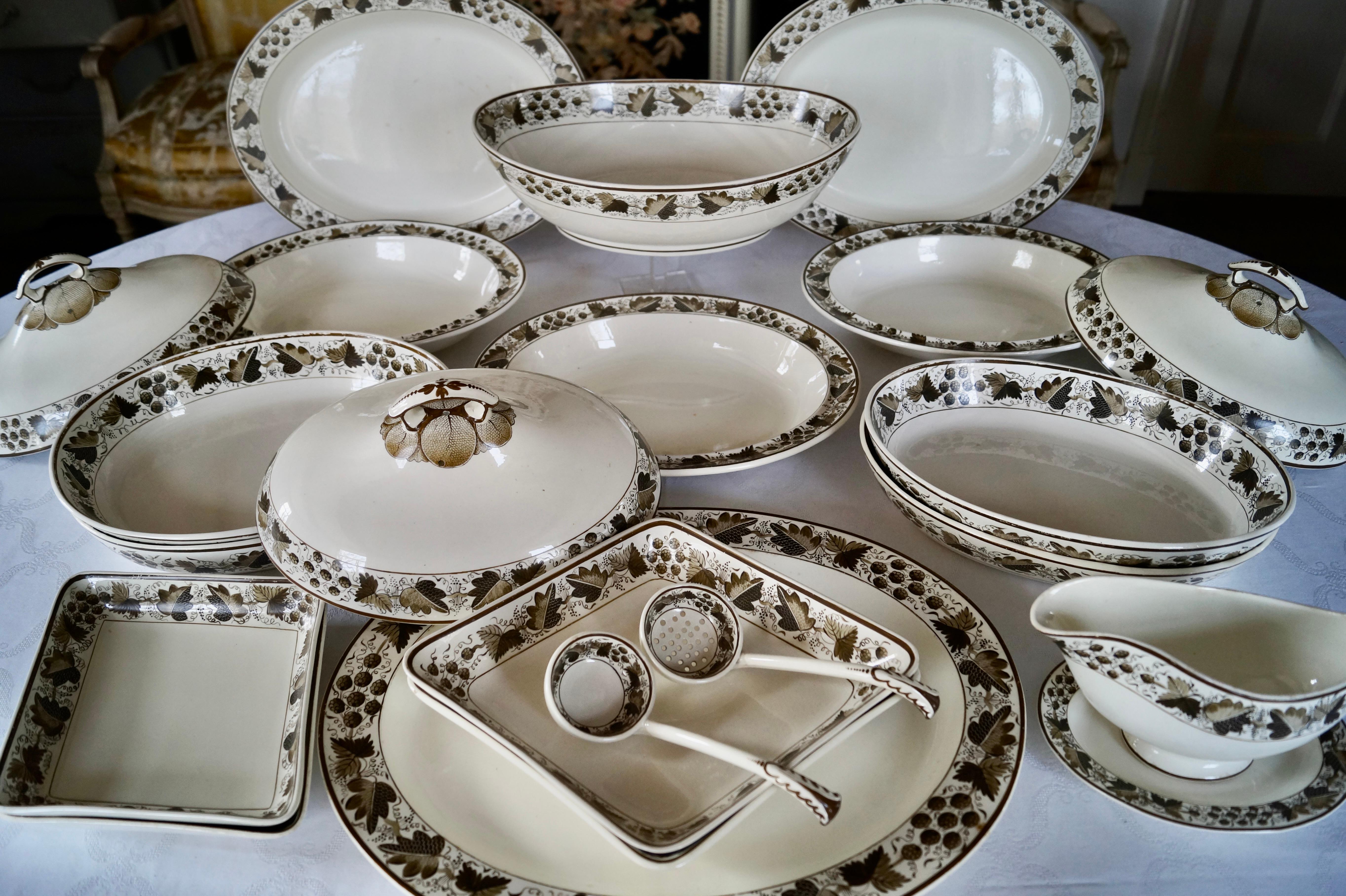 Beautiful Rare Antique Copeland Spode Creamware Tableware Parts ca 1800s In Good Condition For Sale In BAAMBRUGGE, NL