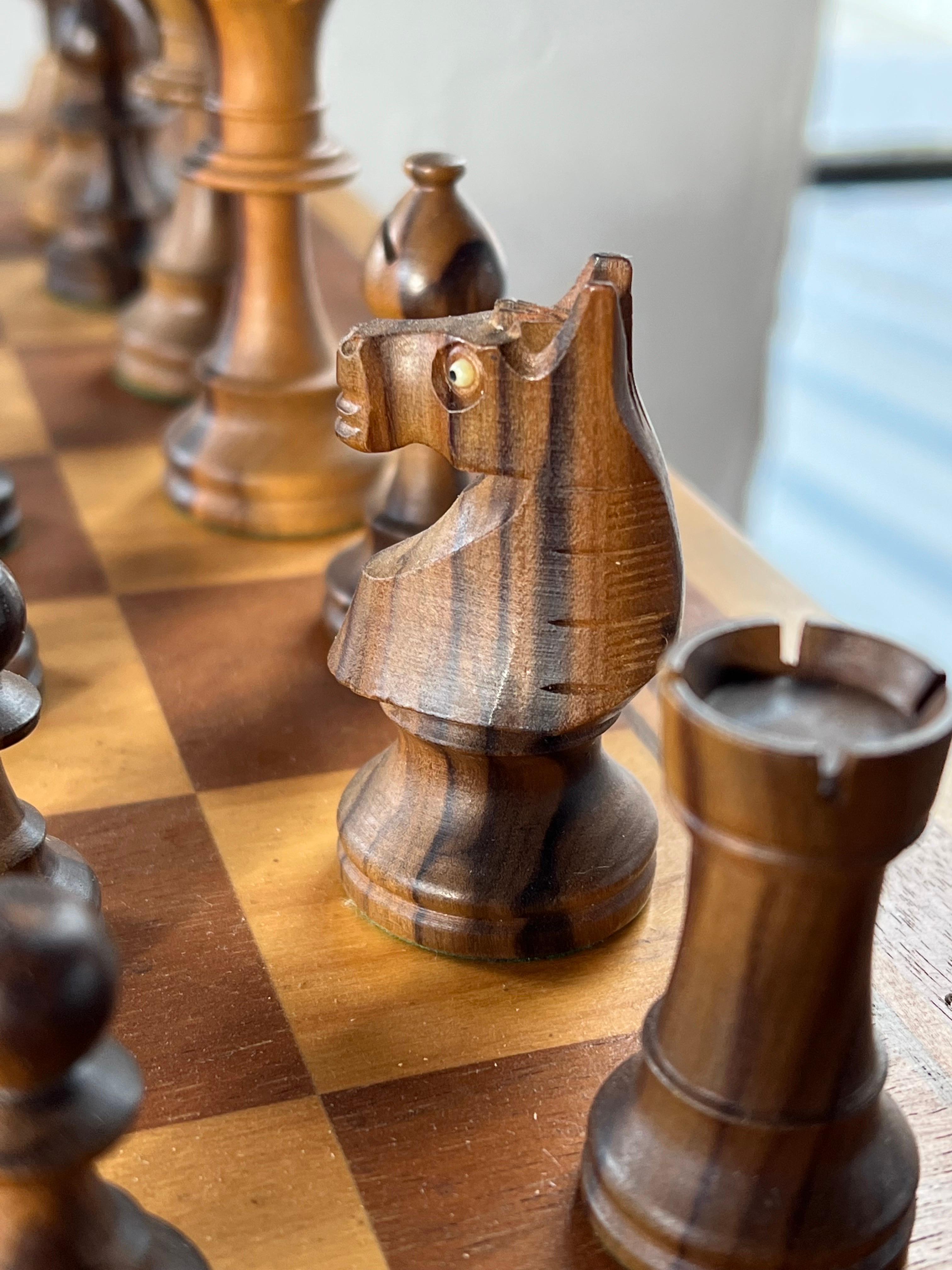 English Beautiful rare Chess game, Walnut, wood inlay board, England 1950’s