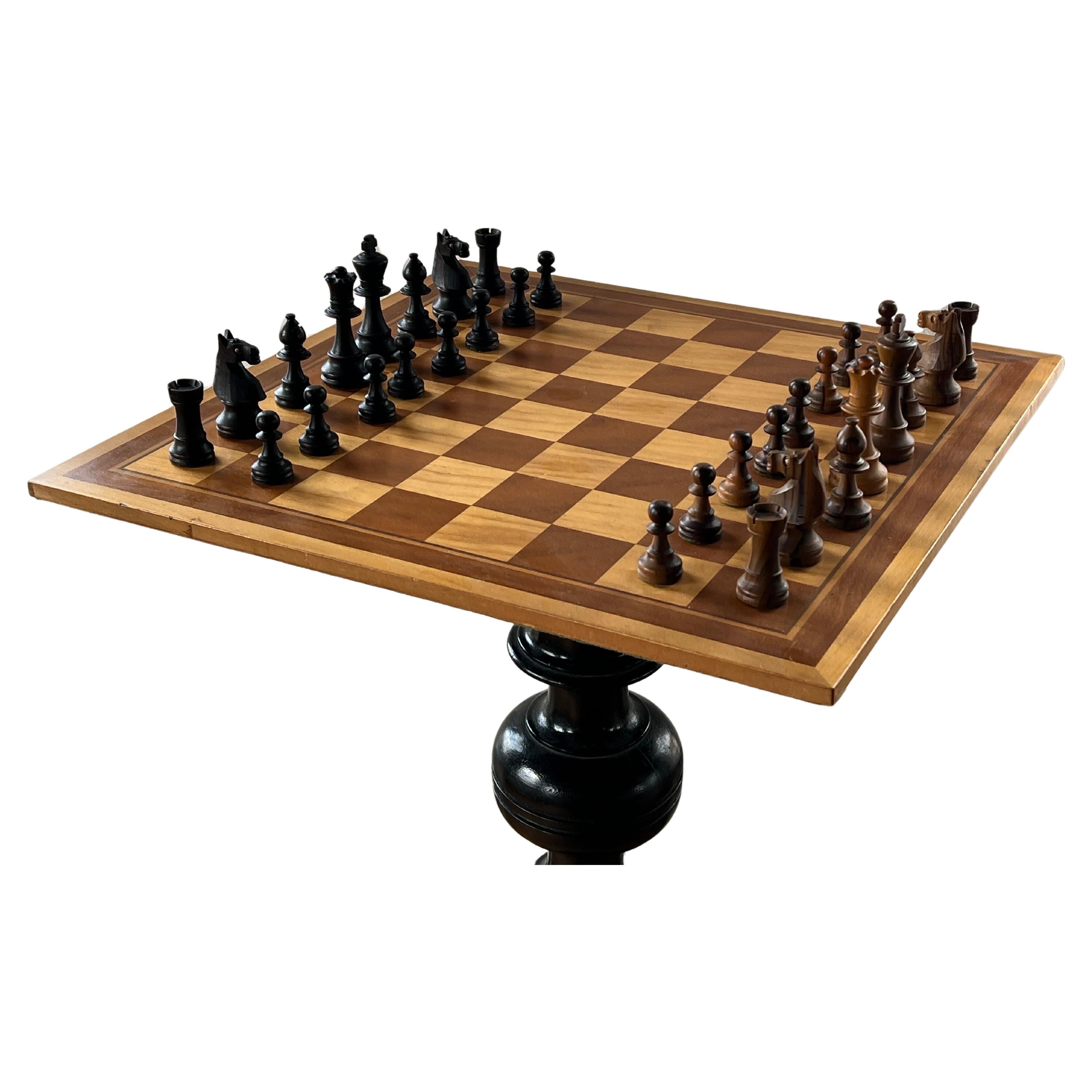 Beautiful rare Chess game, Walnut, wood inlay board, England 1950’s