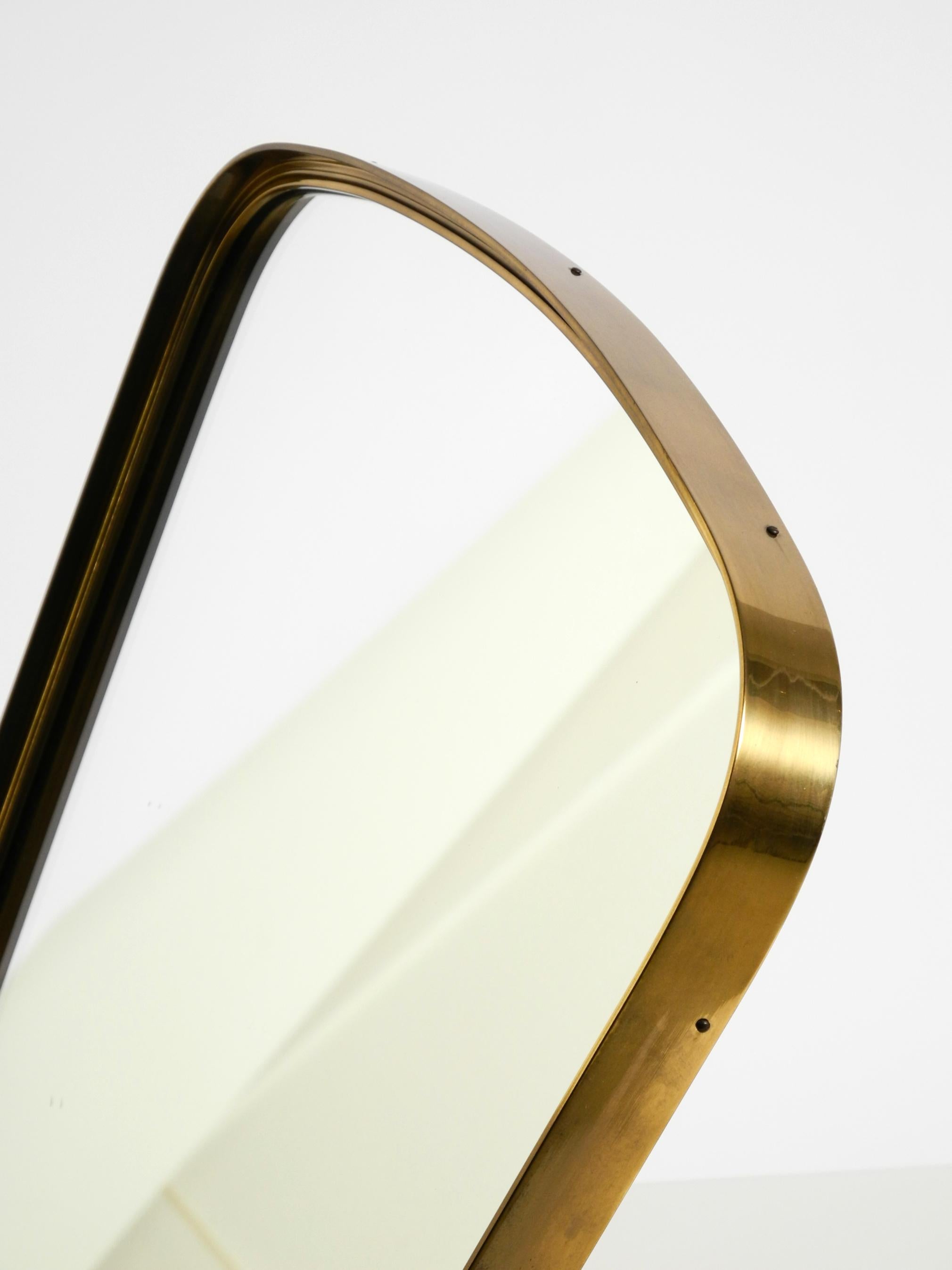 Bellissimo e raro grande specchio da tavolo regolabile di metà secolo in ottone di Rare Form A in vendita 7