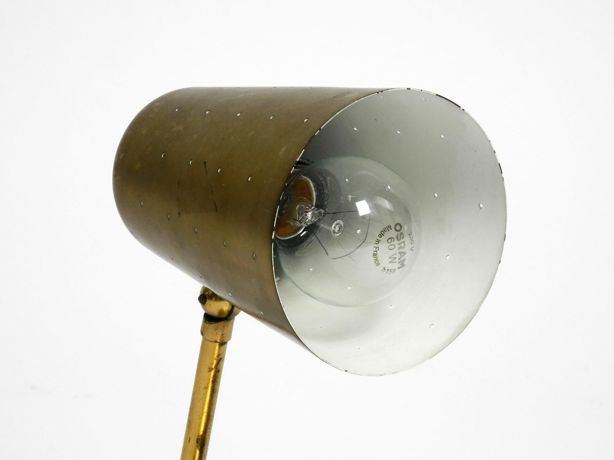 Laiton Magnifique lampe de table rare en laiton de style mi-siècle moderne en vente