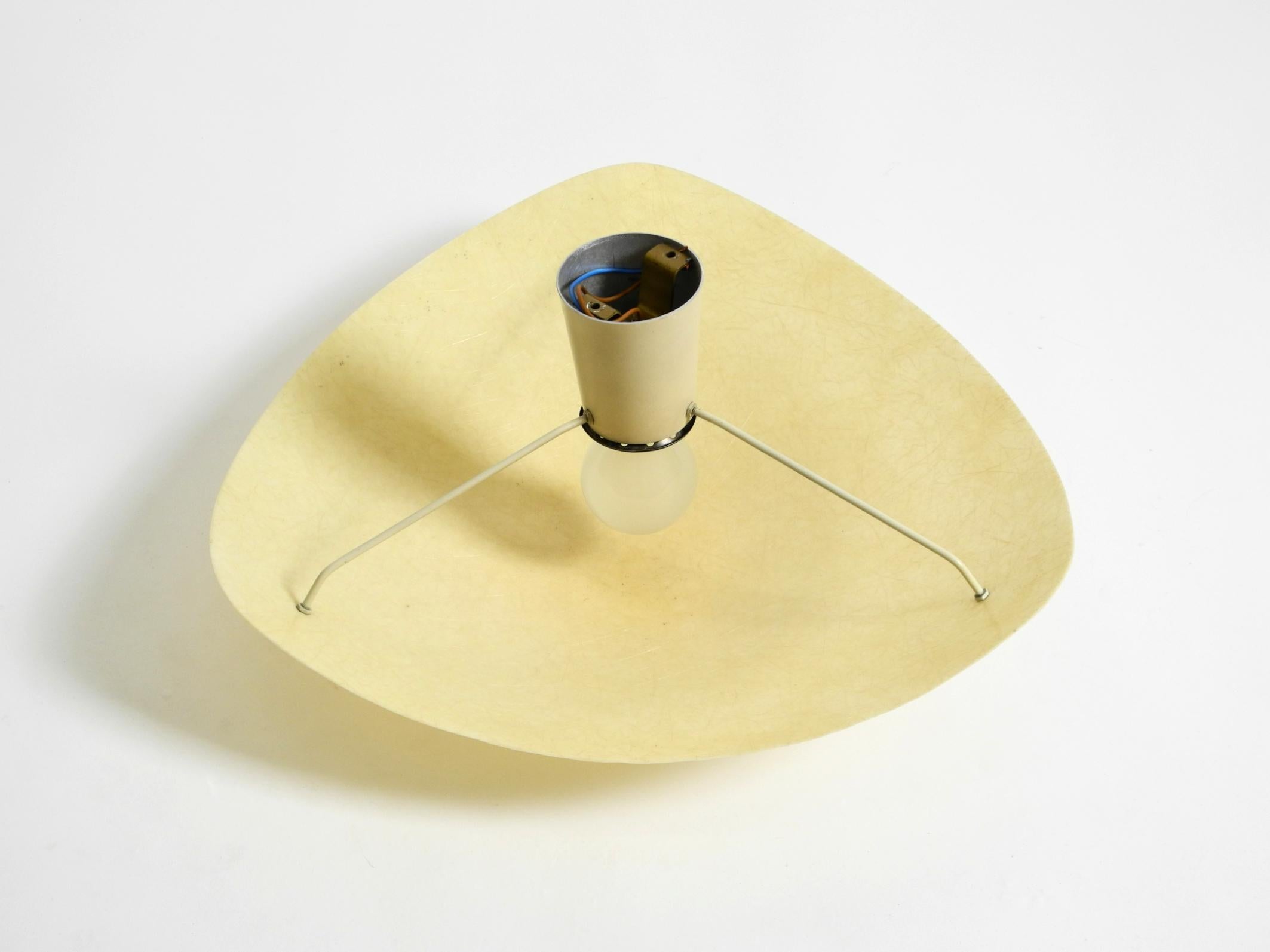 Schöne, seltene Deckenlampe aus Fiberglas aus der Mitte des Jahrhunderts im Angebot 3