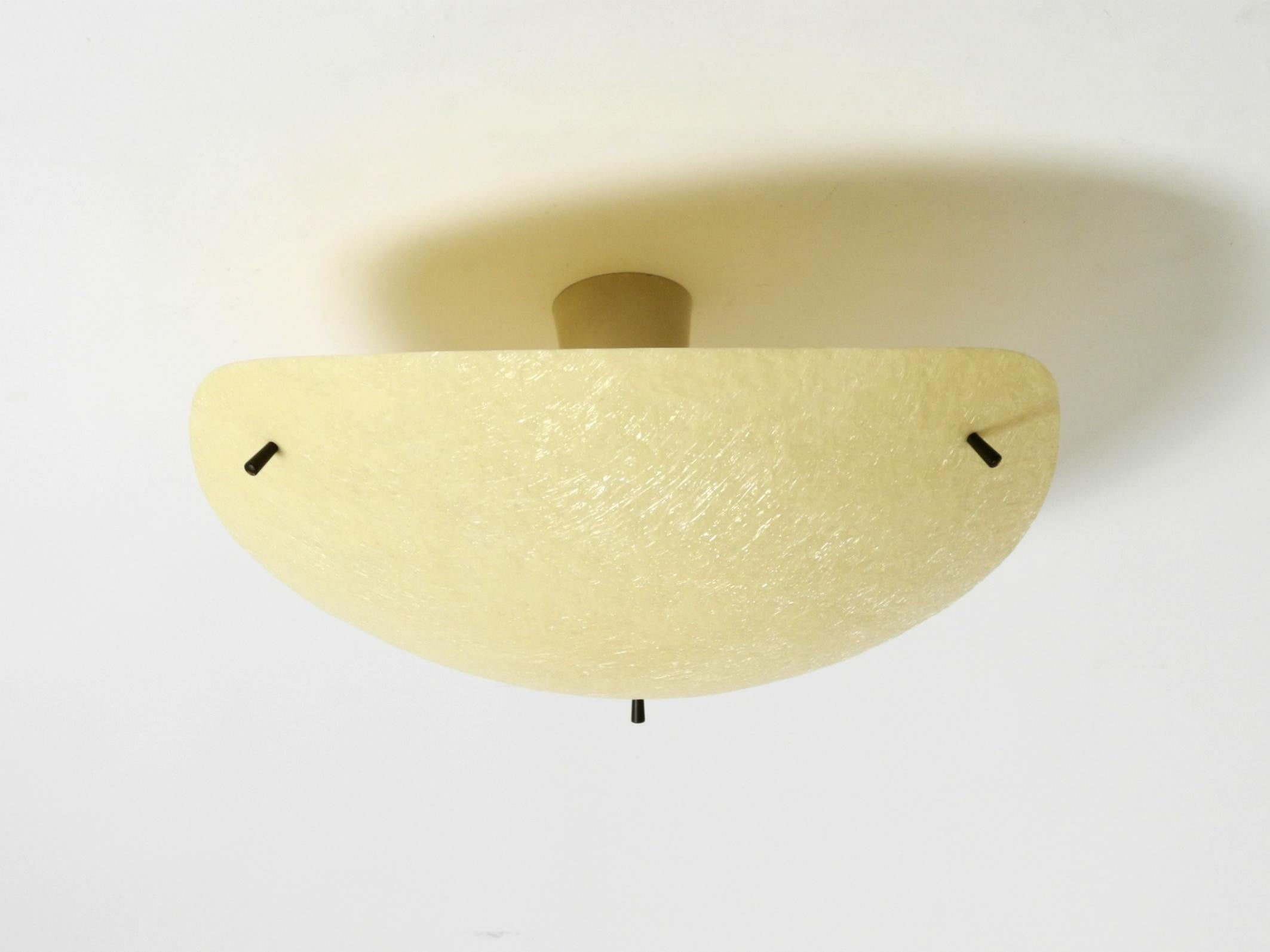 Schöne, seltene Deckenlampe aus Fiberglas aus der Mitte des Jahrhunderts (Moderne der Mitte des Jahrhunderts) im Angebot