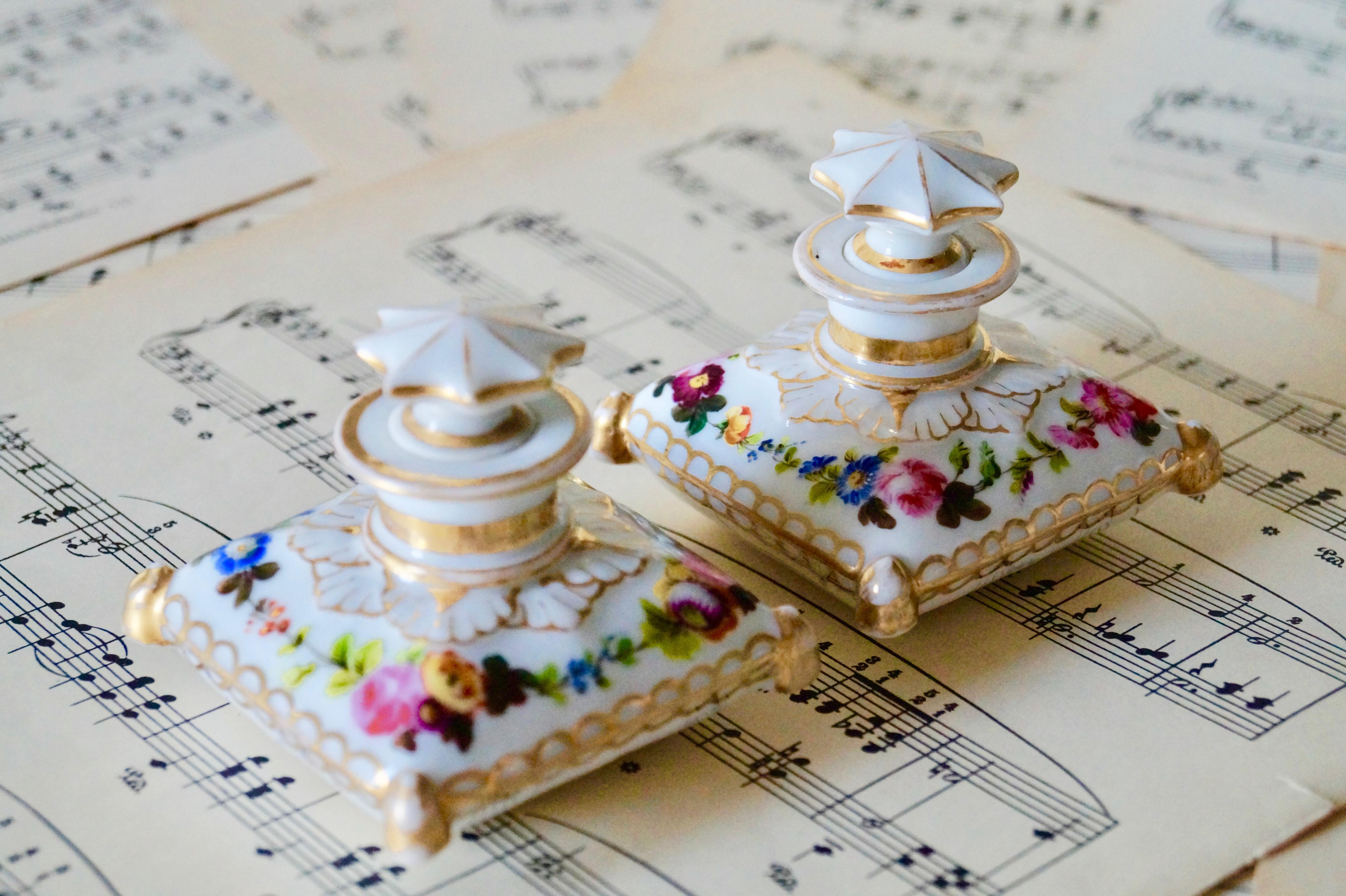 Hand-Painted Beautiful Rare Old Paris Porcelain Set of 2 Perfume Bottles France, ca 1880 For Sale