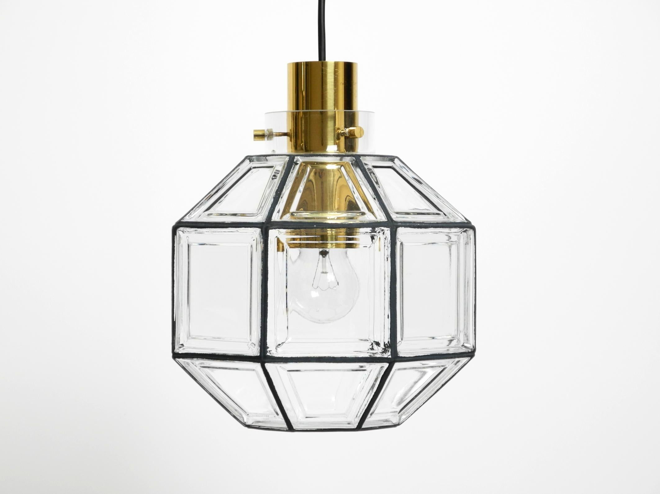 Beautiful rare original 60s octagonal glass pendant lamp.
Manufacturer is Limburg Germany.
Beautiful design made of elaborate clear glass.
One E27 with brass suspension.
Very good vintage condition with no damage. Glass shade with no cracks or