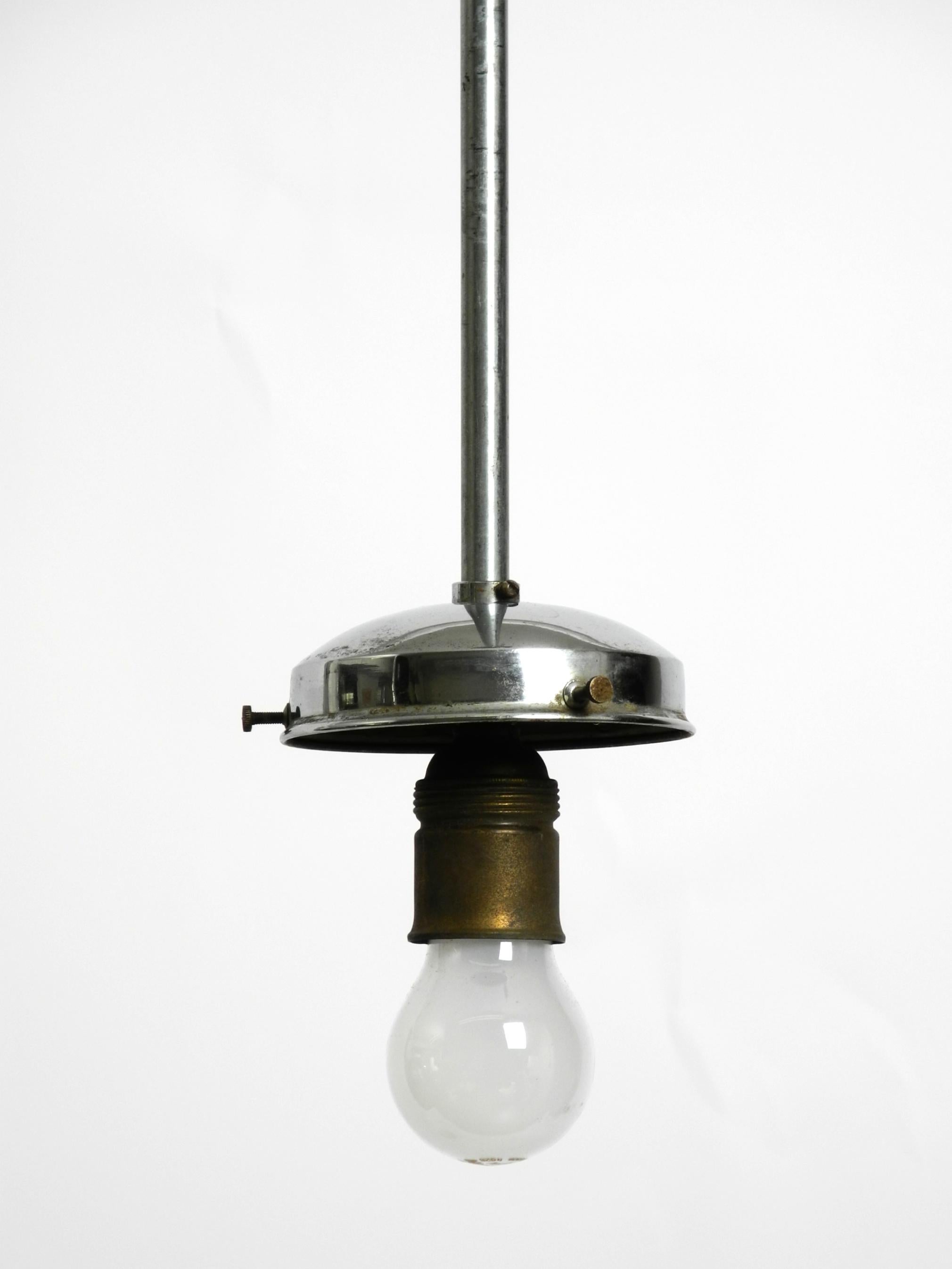 Bellissima e rara lampada da soffitto in vetro originale degli anni '30 in vendita 3