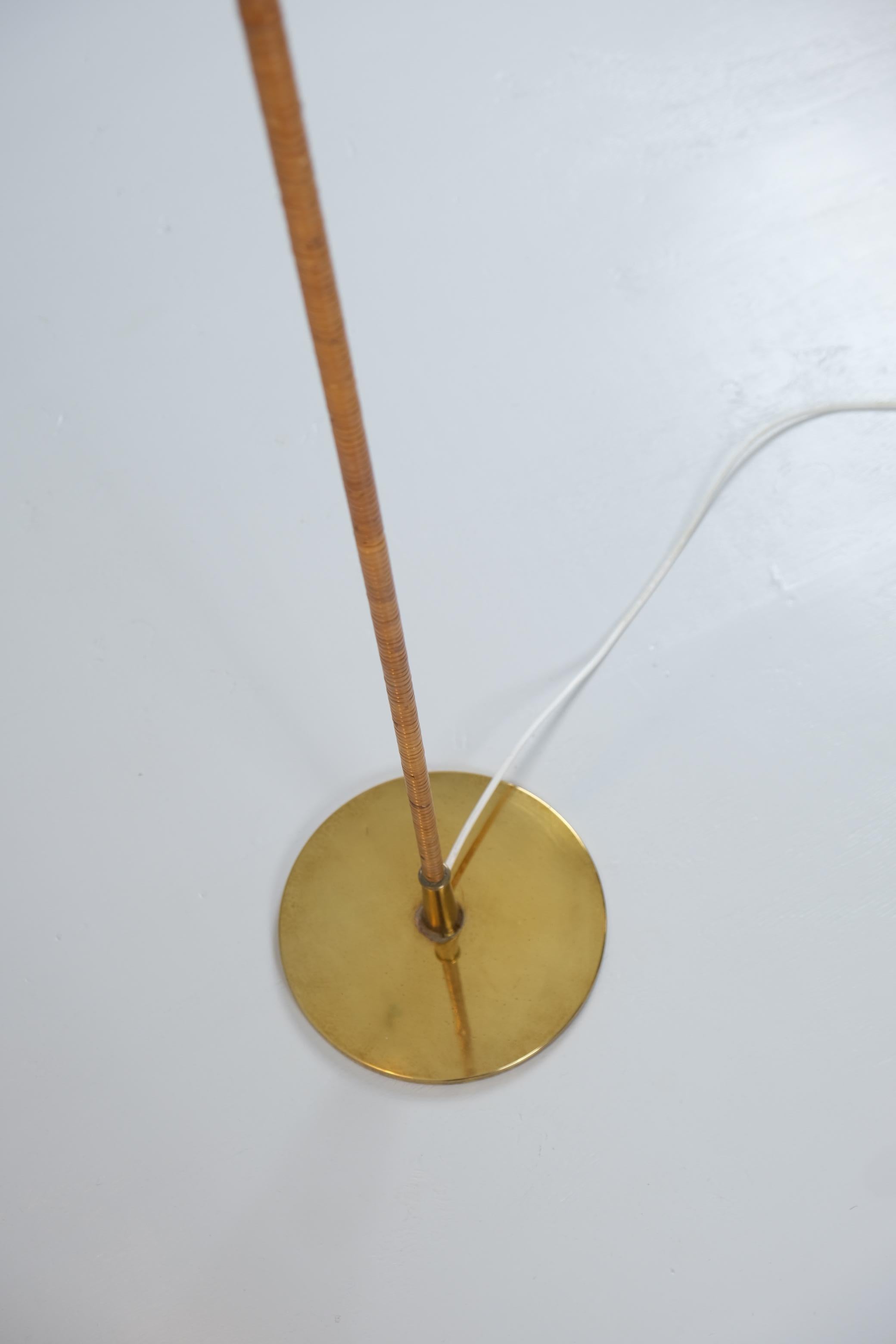 Beautiful & Rare Paavo Tynell Adjustable Brass Floor Lamp 9605, Taito Oy, 1950s For Sale 5