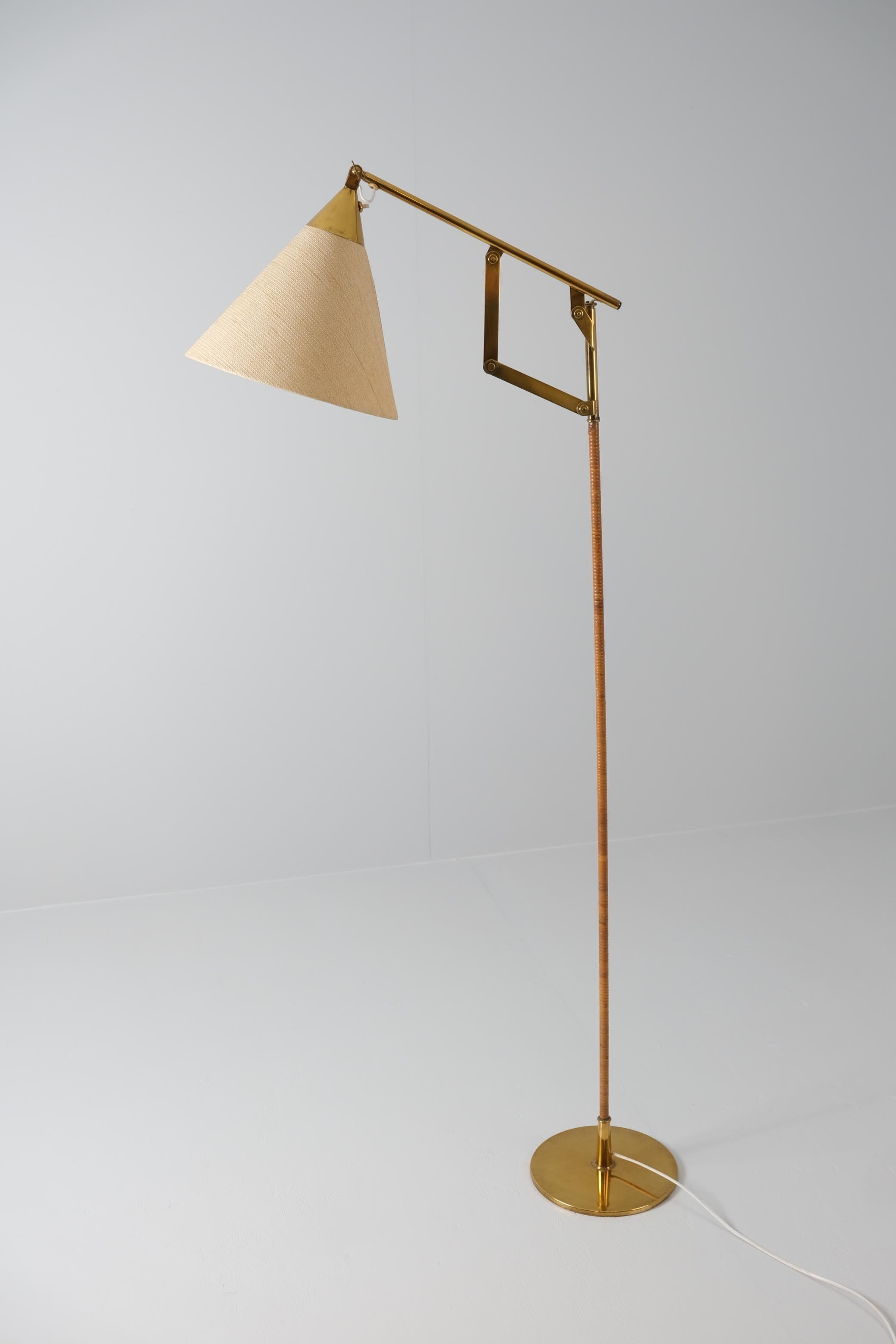 Beautiful & Rare Paavo Tynell Adjustable Brass Floor Lamp 9605, Taito Oy, 1950s For Sale 8