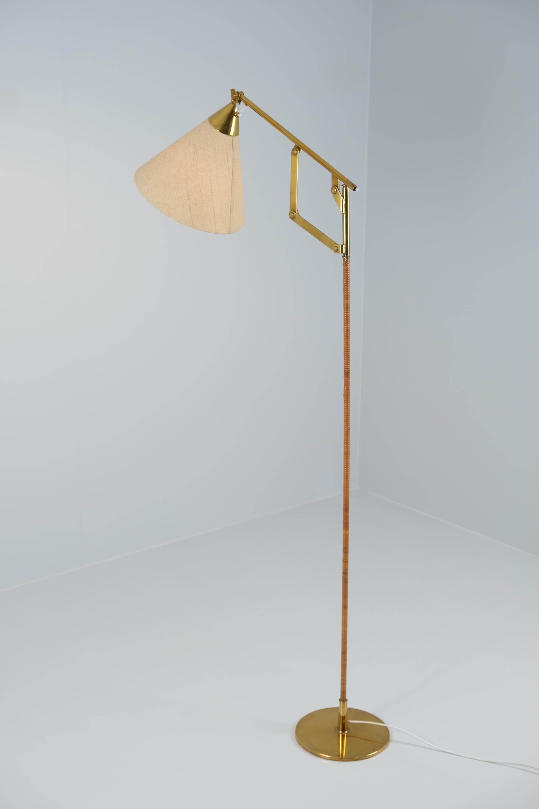 Finnish Beautiful & Rare Paavo Tynell Adjustable Brass Floor Lamp 9605, Taito Oy, 1950s For Sale