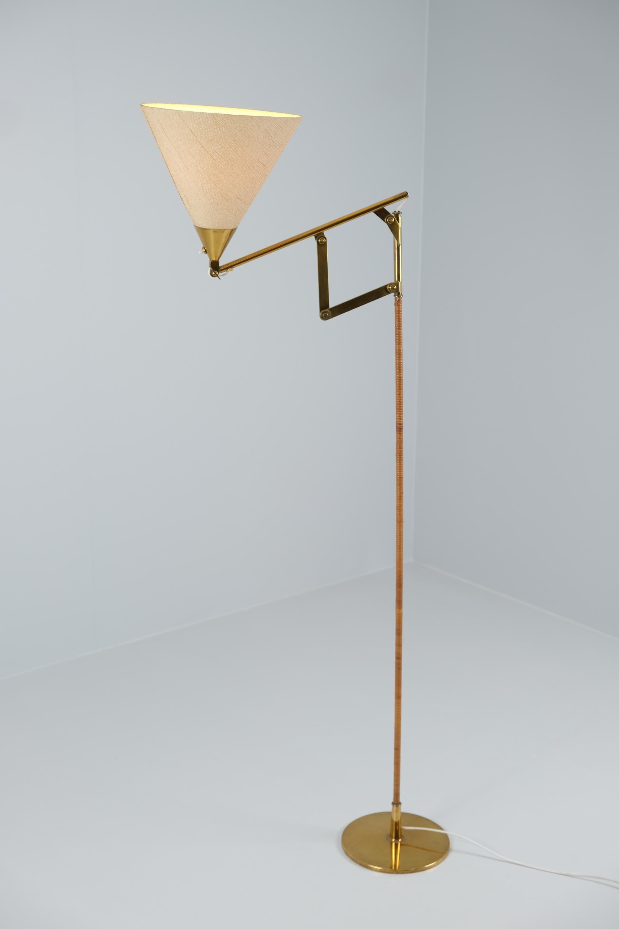 Mid-20th Century Beautiful & Rare Paavo Tynell Adjustable Brass Floor Lamp 9605, Taito Oy, 1950s For Sale