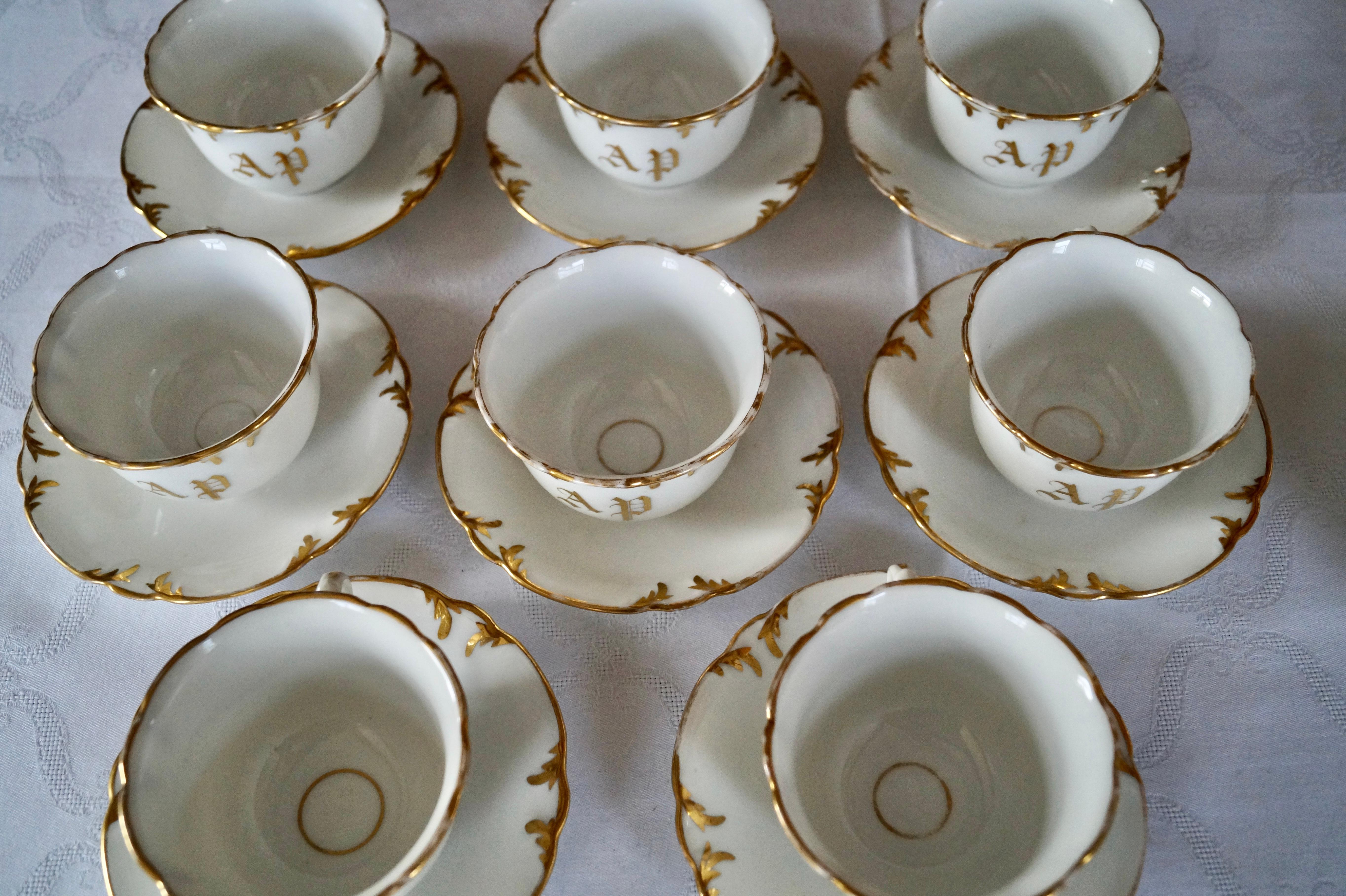 Beauty Rare Shape Antique Old Paris Porcelain Coffee Tea set ca 1850-1880 en vente 3