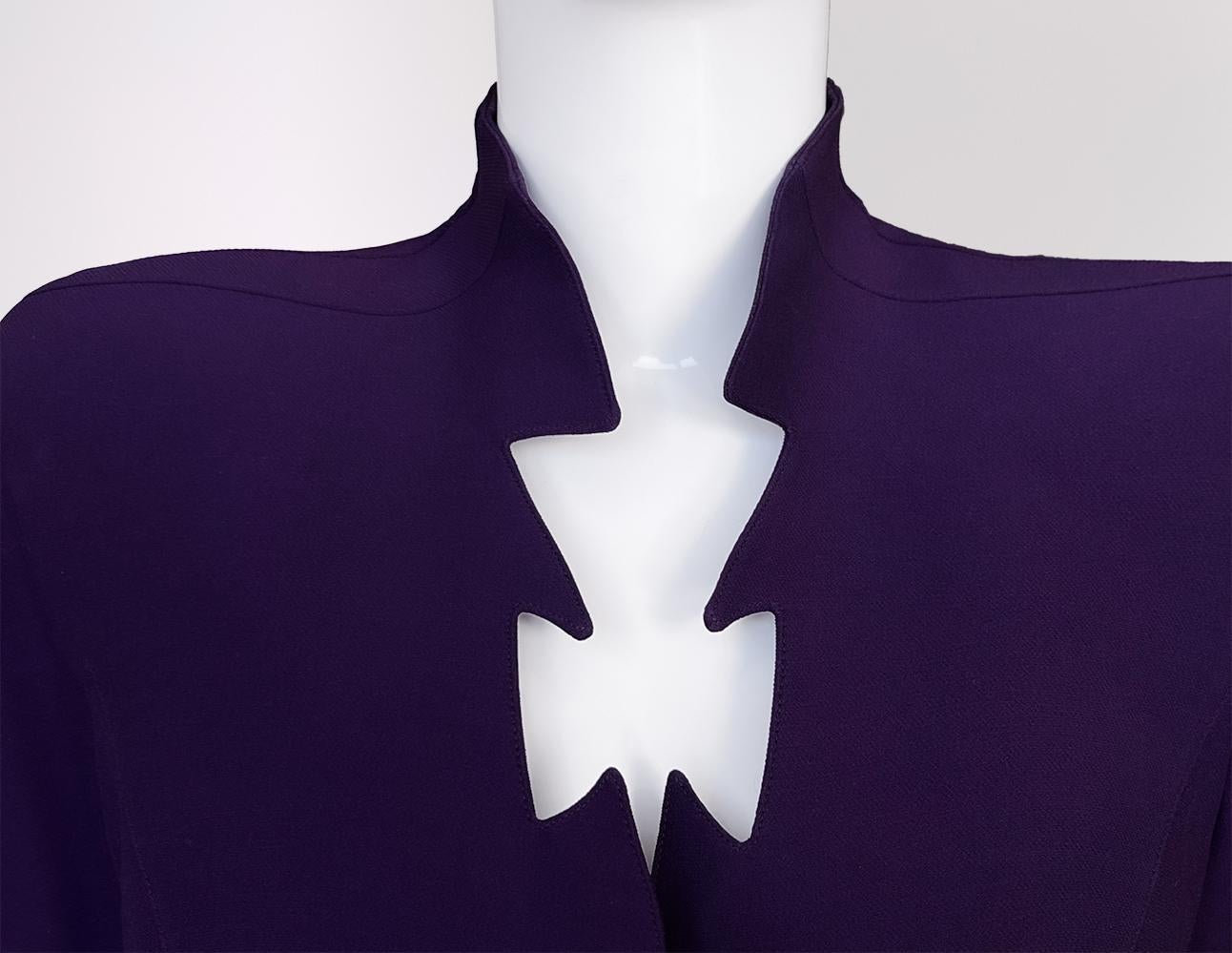 Noir Belle Rareté Thierry Mugler SS 1995 Purple Jacket Sculptural Cutout en vente