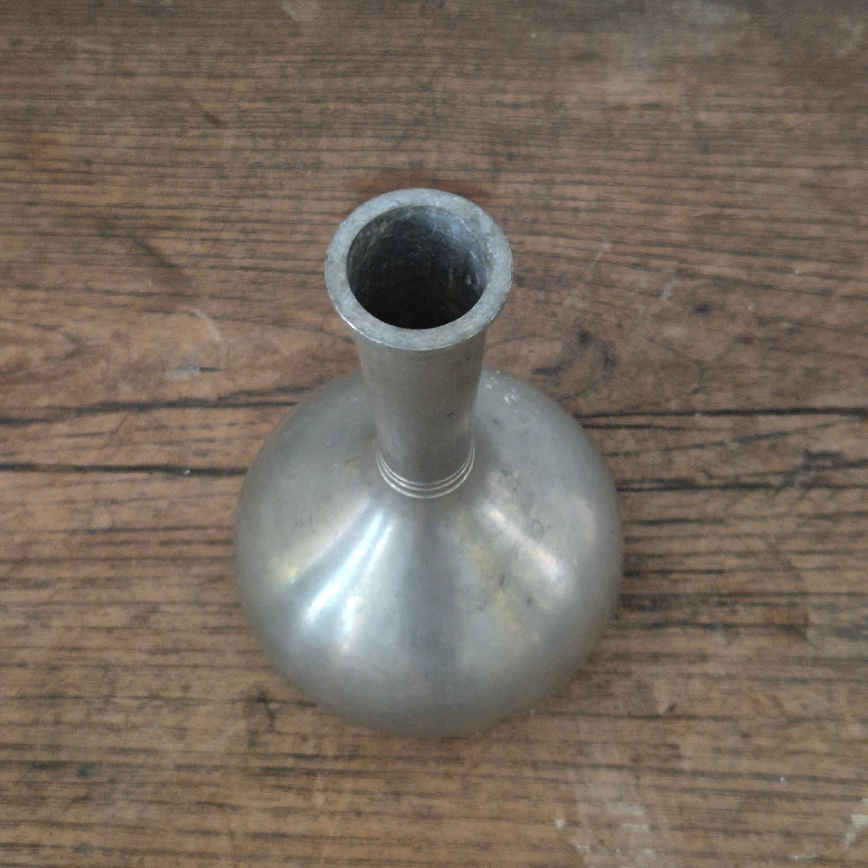 Bellissimo e raro vaso in peltro, svedese Funkis 1937 In condizioni discrete in vendita a Stockholm, SE