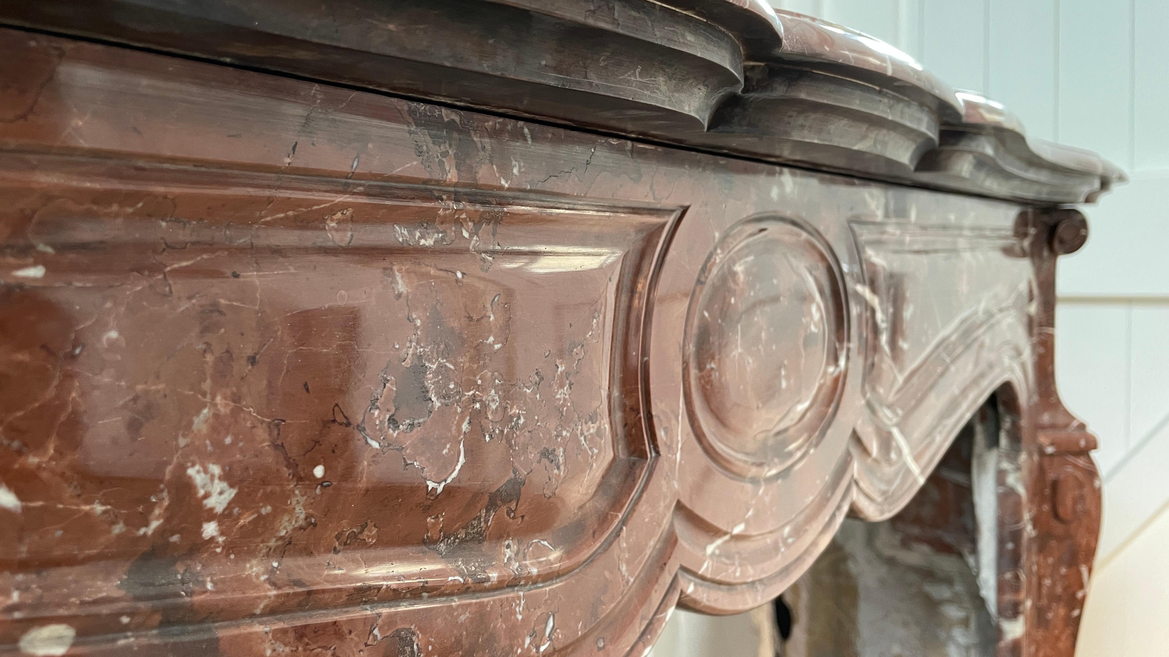 Beautiful Red Marble Antique Circular Chimney Rossa Levanto For Sale 4