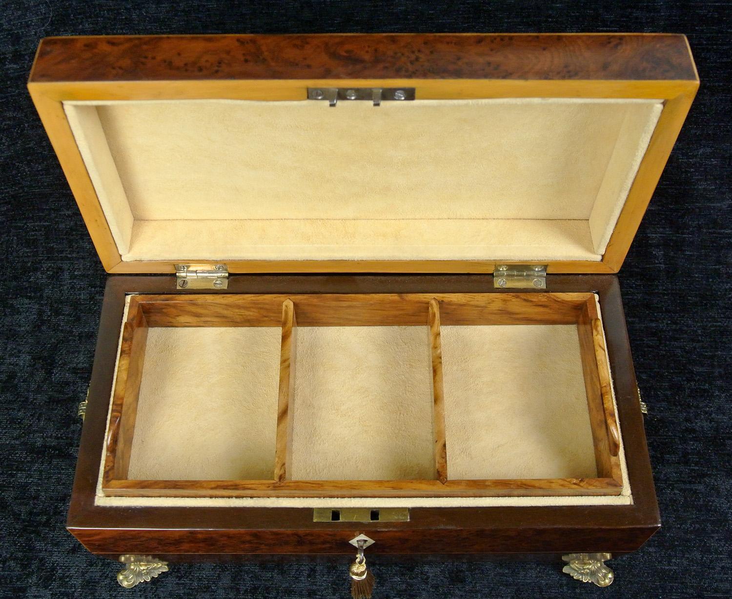 Magnifique coffret à bijoux de style Régence en ronce d'if et chêne marron, vers 1820 en vente 2