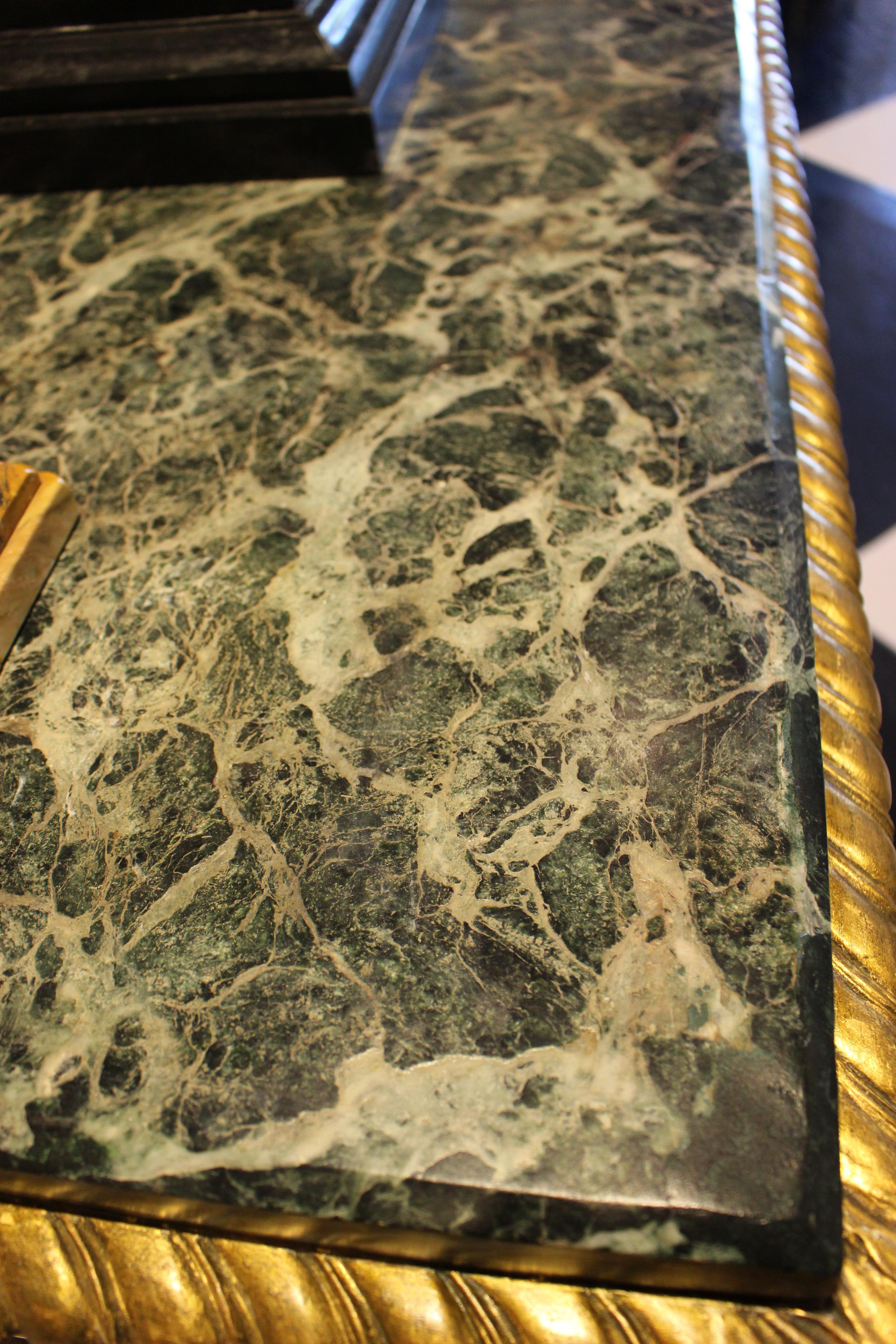 Magnifique table de Milieu en bois doré de style Régence Bon état - En vente à Palm Desert, CA