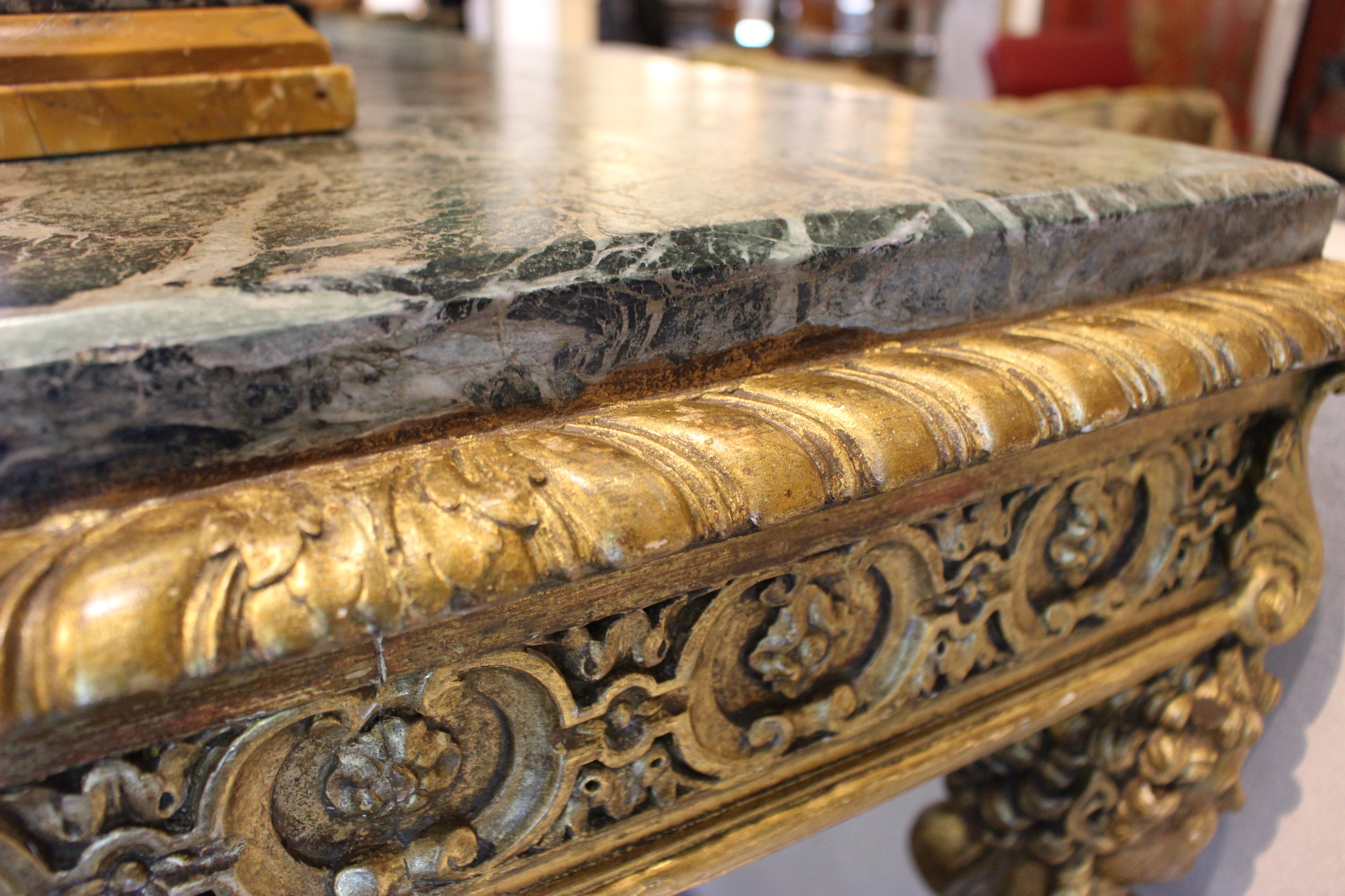 Magnifique table de Milieu en bois doré de style Régence en vente 3