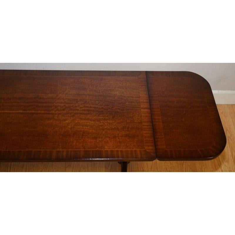 Magnifique table basse de style Regency à patte tombante pieds en laiton Bon état - En vente à Pulborough, GB
