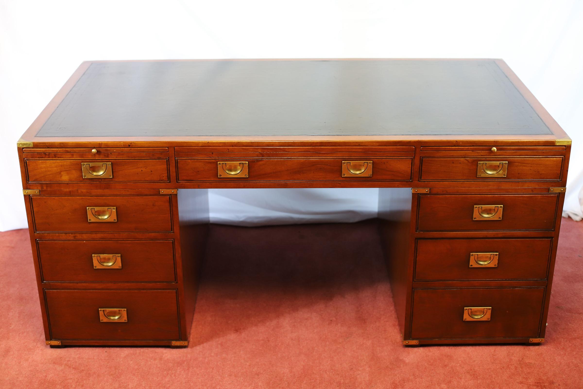 We delight to offer for sale this lovely mahogany campaign twin pedestal desk with green tooled leather top , brush and slide , sliding drawers and campaign handles . In good condition .
Don't hesitate to contact me if you have any questions.
Please