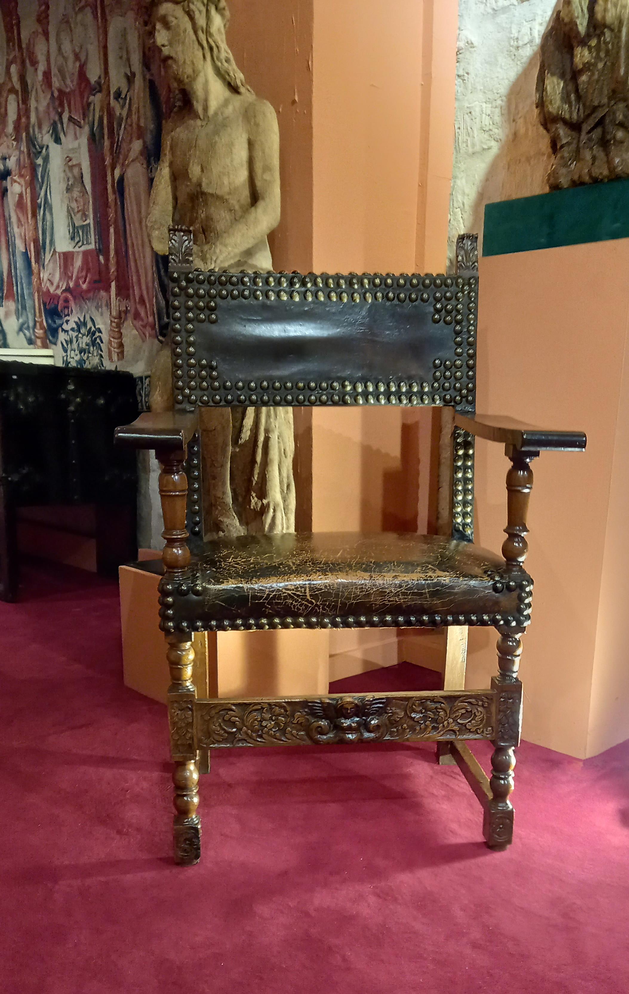 Beautiful renaissance carved walnut armchair

Origin : Italy

Period : 16th century

Dimensions : 
Height : 111,5 cm Seat height : 52 cm
Width : 72 cm
Depth : 47 cm

Walnut wood
Leather trim
Good state of conservation

This elegant