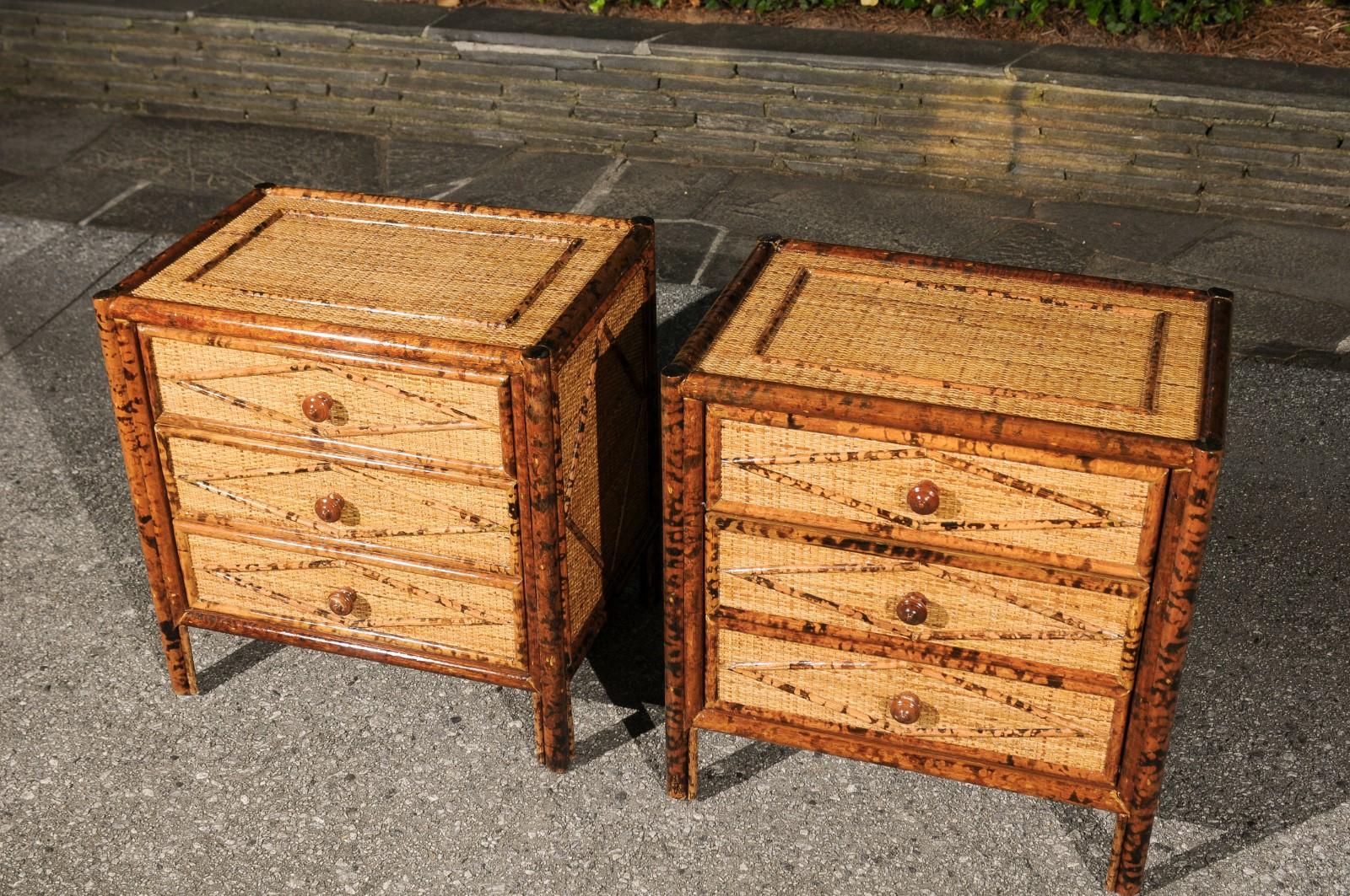 Schönes restauriertes Paar Vintage-Schildkrötenpanzer-Bambus- und Schilfrohr-Kommoden aus Schilfrohr im Angebot 10