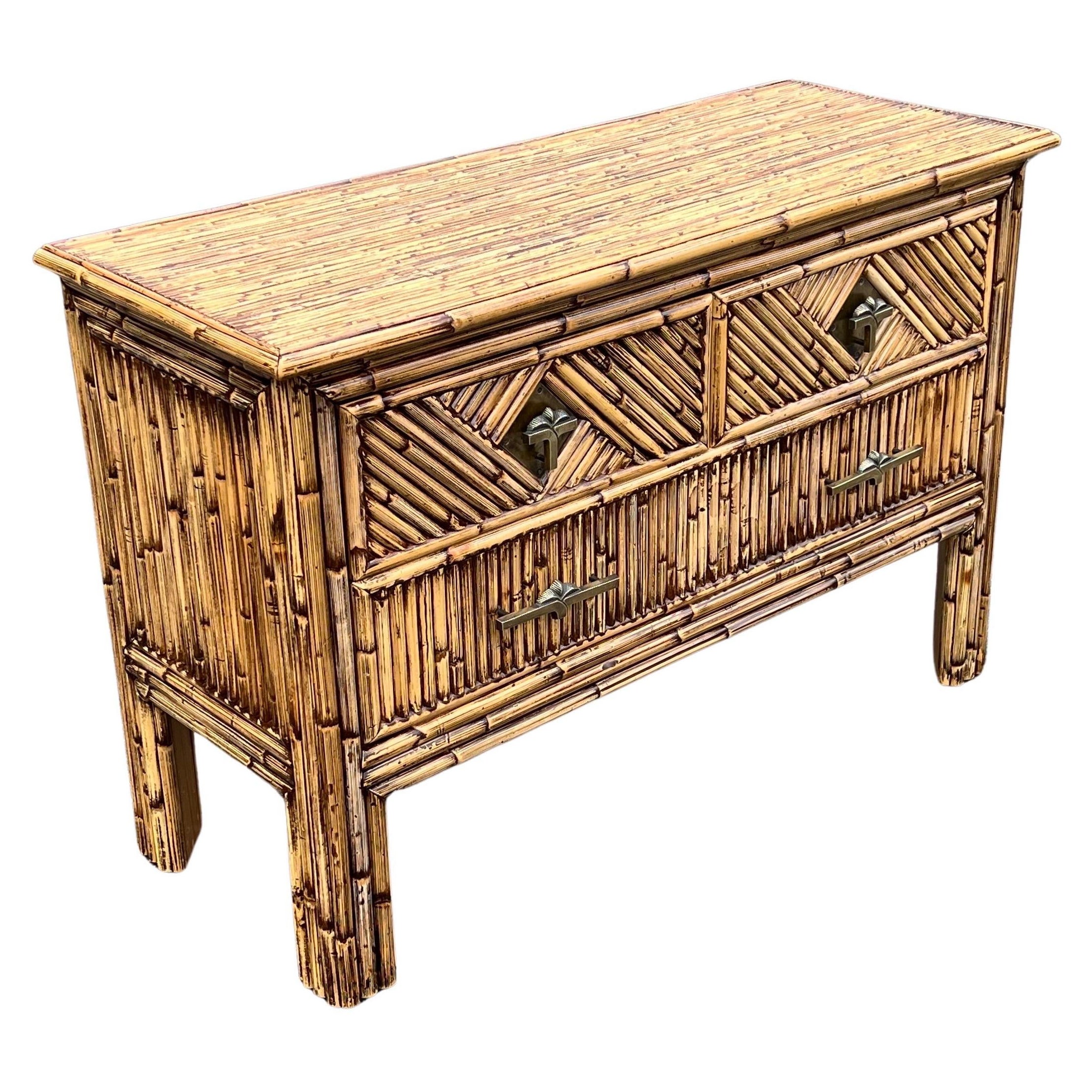 Bellissima credenza d
epoca restaurata in bambù e ottone, 1980 ca. in vendita