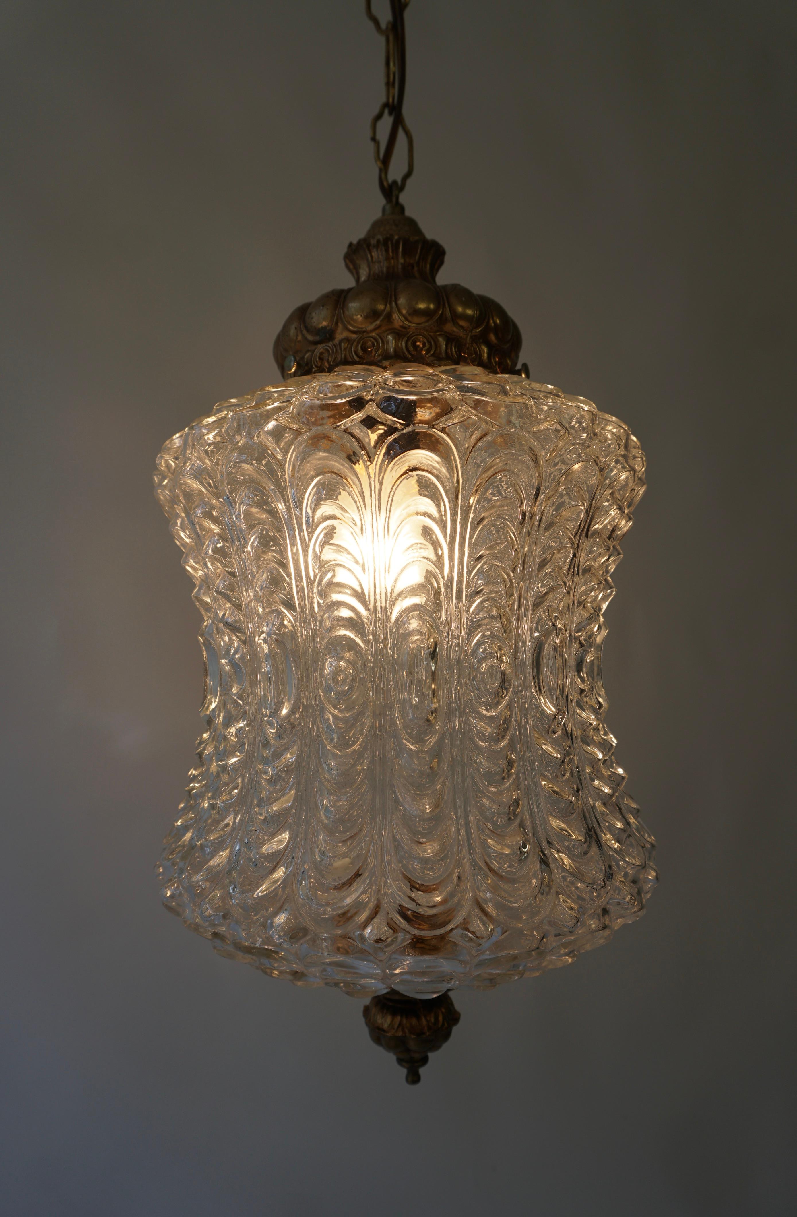 Italiano Bellissima lampada a sospensione in vetro a coste in vendita