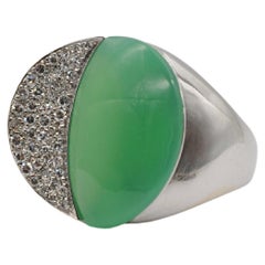 beautiful ring in 18k white gold with diamonds and jadeite