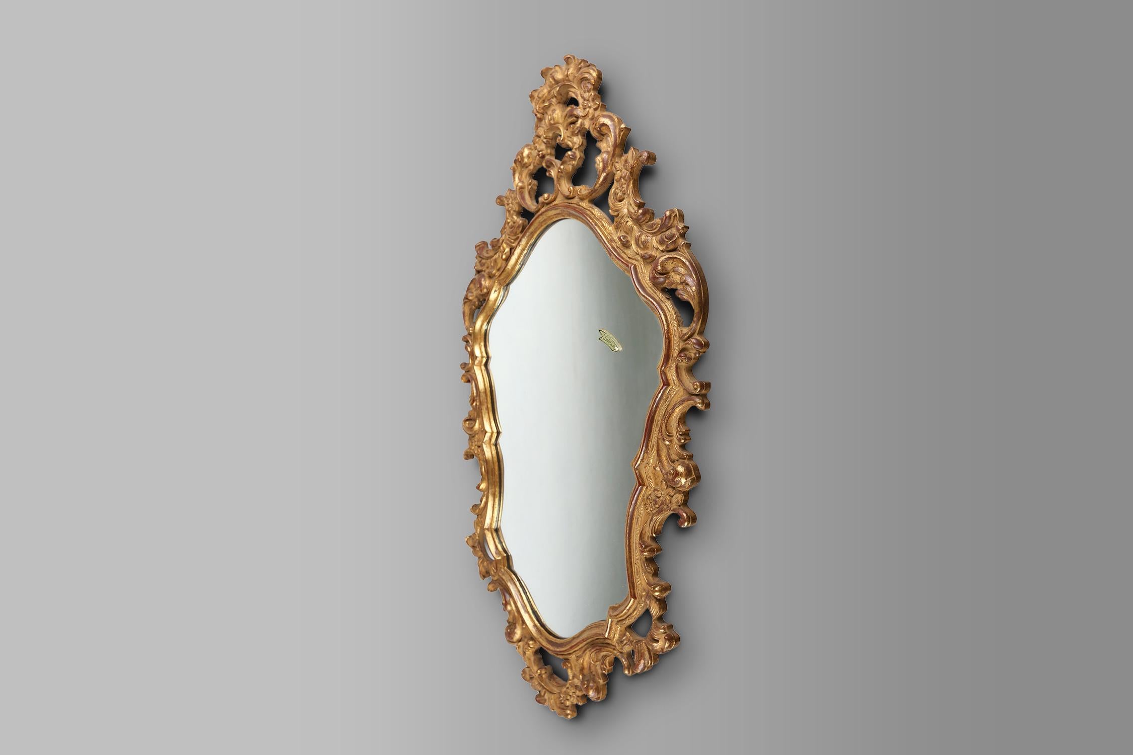 Magnifique miroir rococo avec Stand en bois et feuille d'or, Deknudt Belgique, années 50 en vente 3