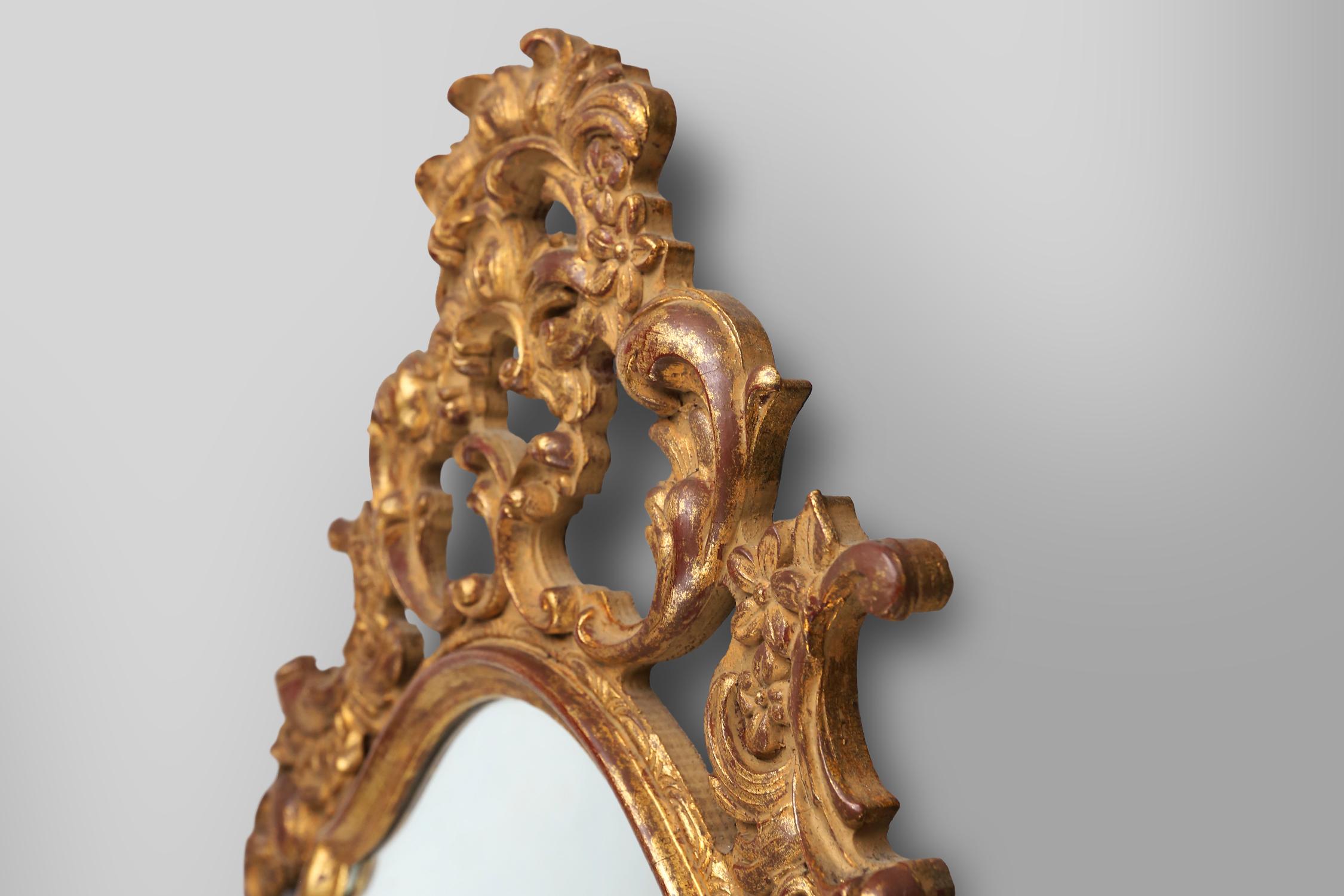 Magnifique miroir rococo avec Stand en bois et feuille d'or, Deknudt Belgique, années 50 en vente 5