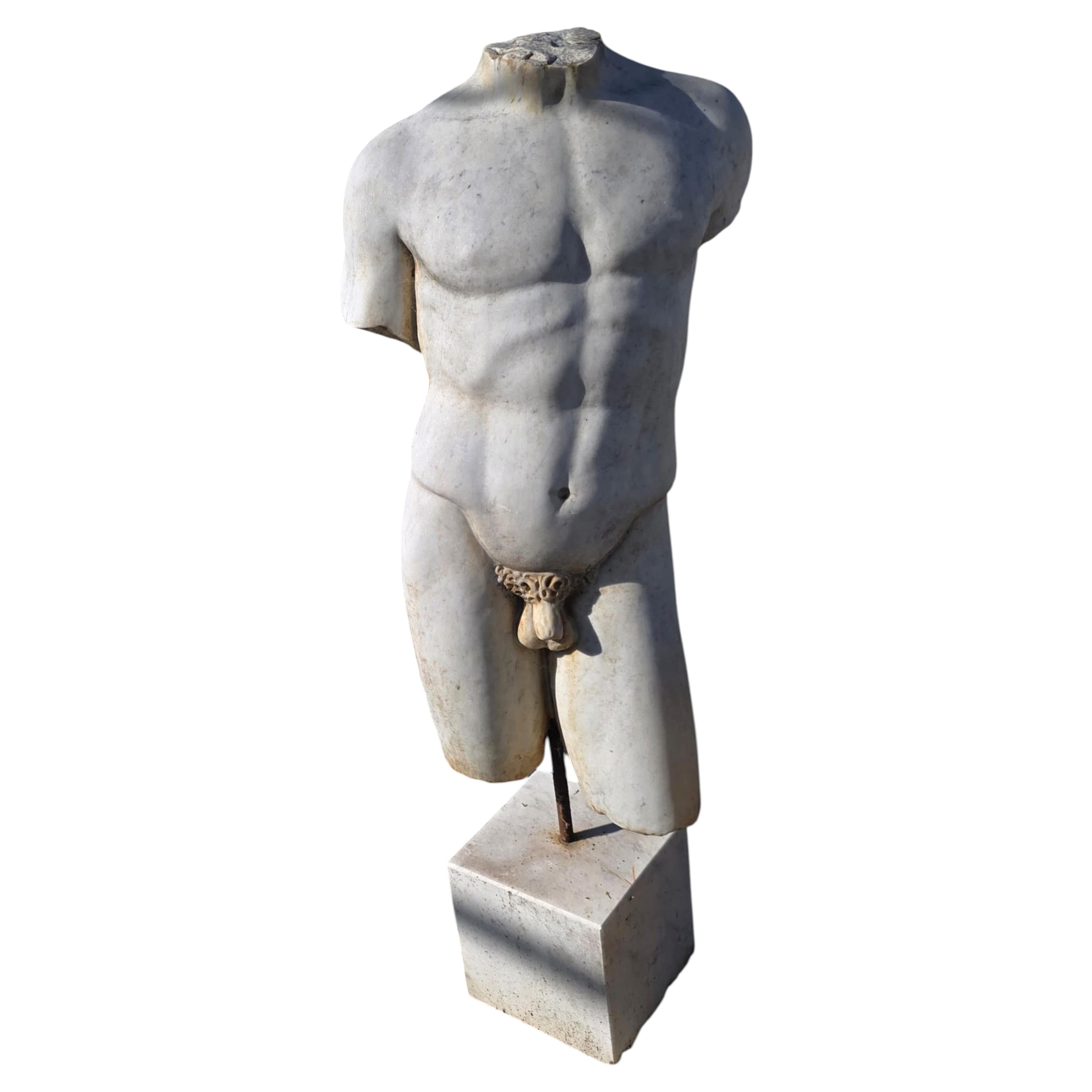 BEAU TORSO ROMAIN EN MARBRE CARRARA BLANC 21ème siècle en vente