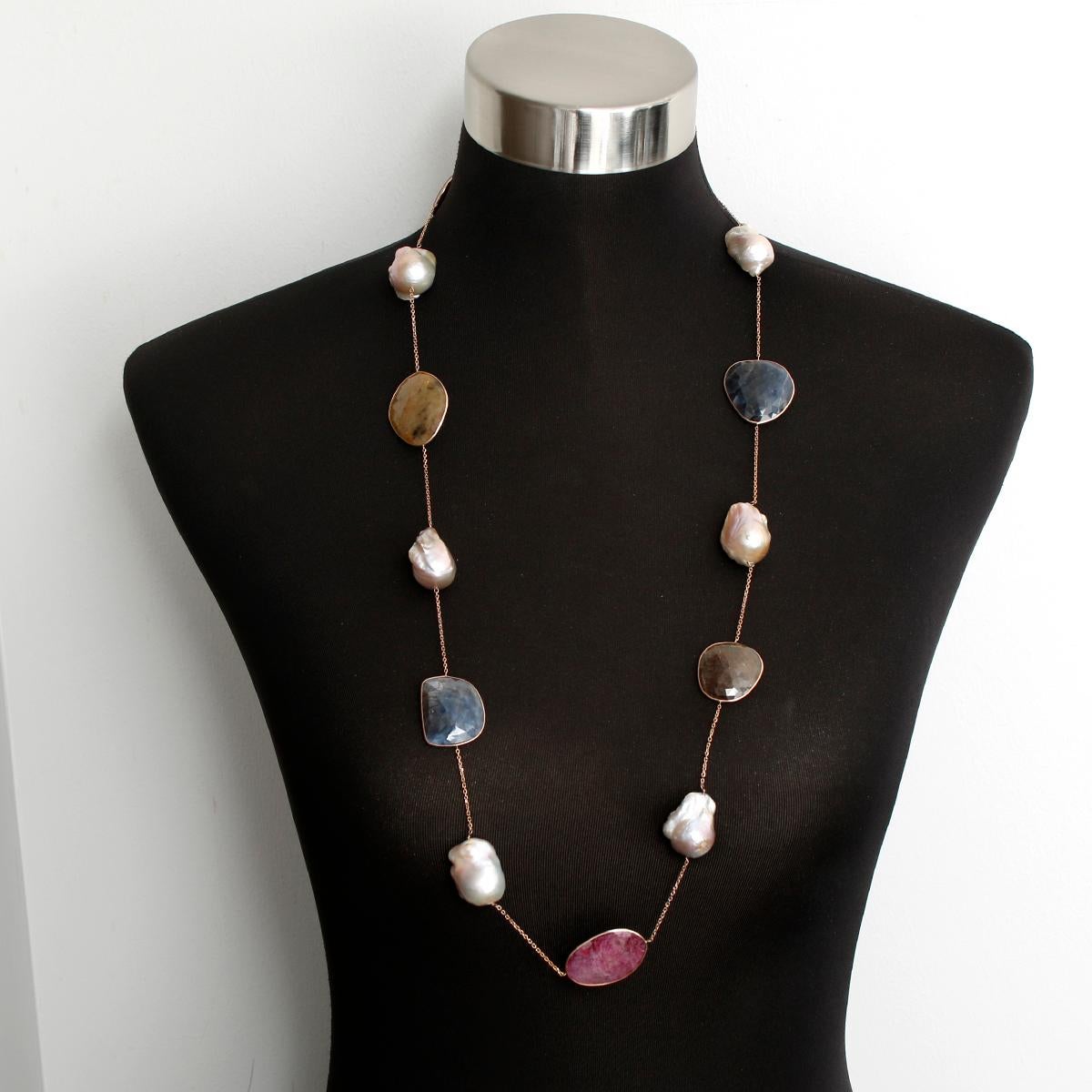 Women's Beautiful Rose Gold Necklace with Multicolored Sapphire Slices and Large Pearls For Sale