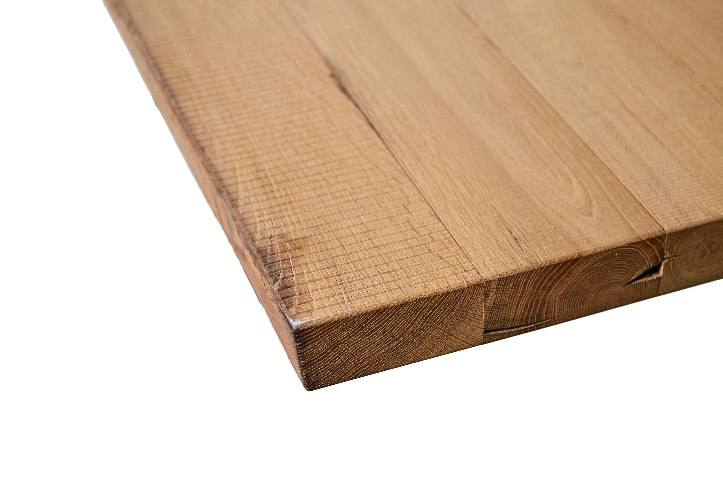 Moderne Magnifique plateau de table brut en bois de chêne récupéré. en vente