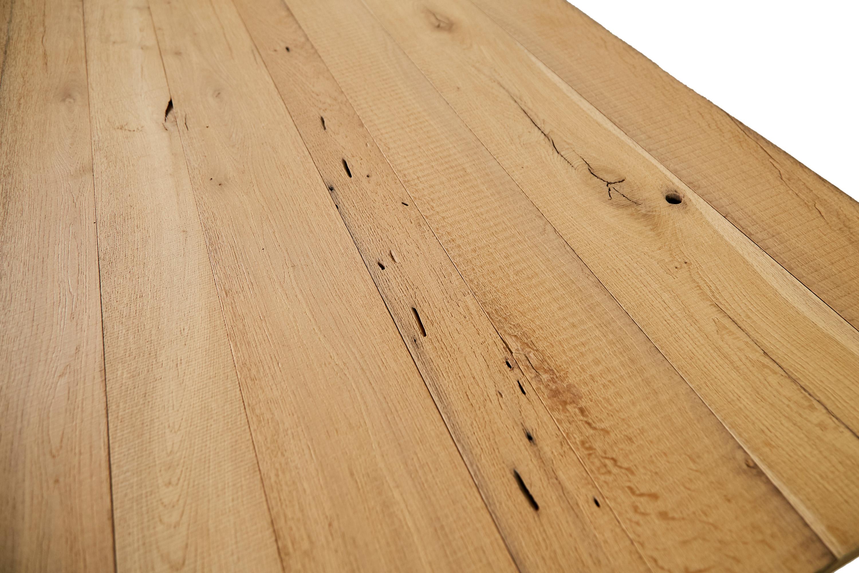 Schöne raue Tischplatte aus wiedergewonnenem Eichenholz (Handgefertigt) im Angebot
