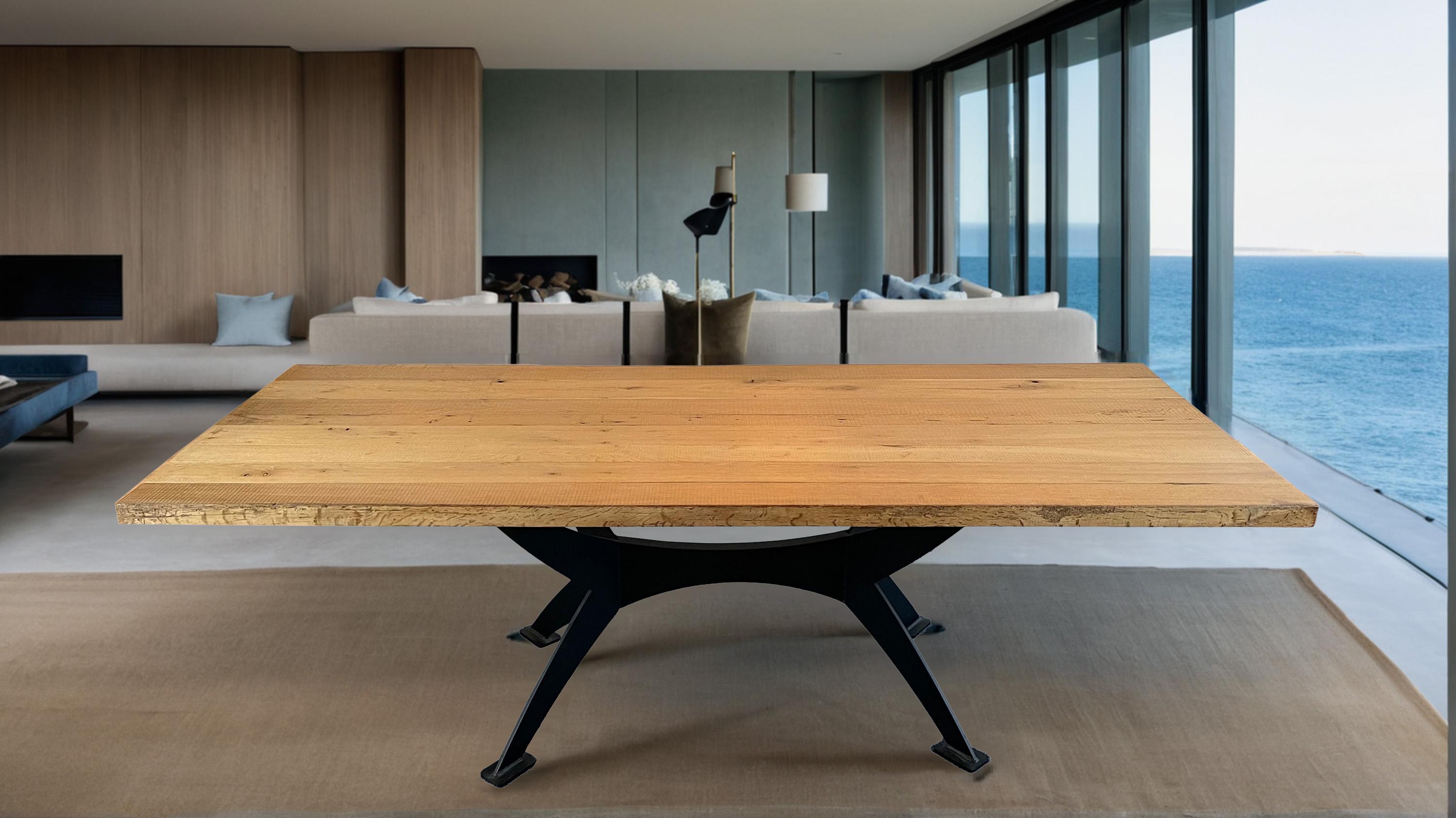Schöne raue Tischplatte aus wiedergewonnenem Eichenholz im Angebot 1