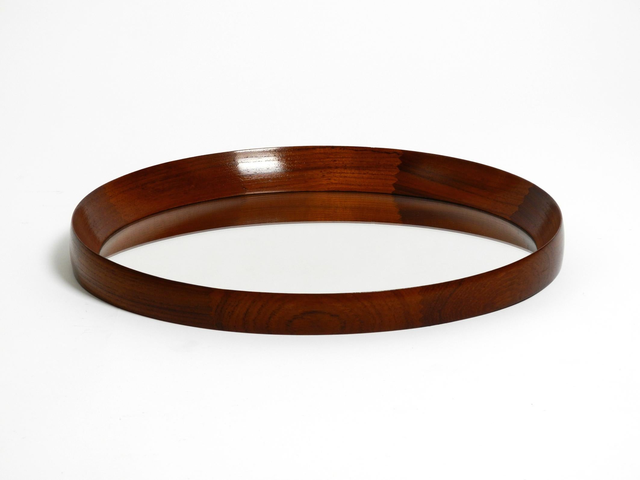 Danese Bellissimo specchio da parete rotondo in teak degli anni '60 di TH. POSS 'EFTF Copenaghen Danimarca in vendita