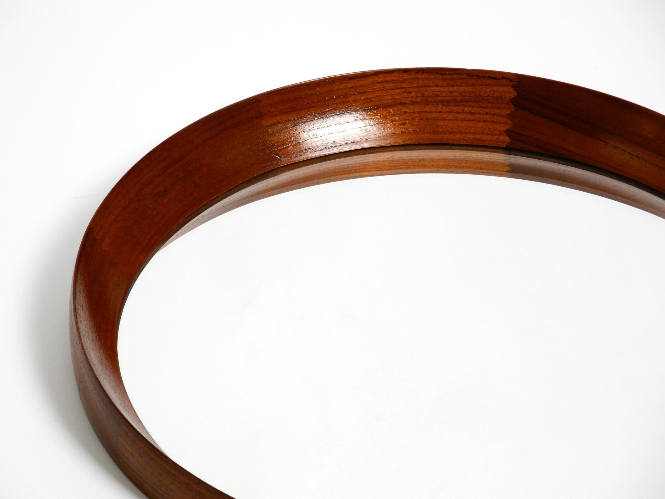 Bellissimo specchio da parete rotondo in teak degli anni '60 di TH. POSS 'EFTF Copenaghen Danimarca In condizioni buone in vendita a München, DE